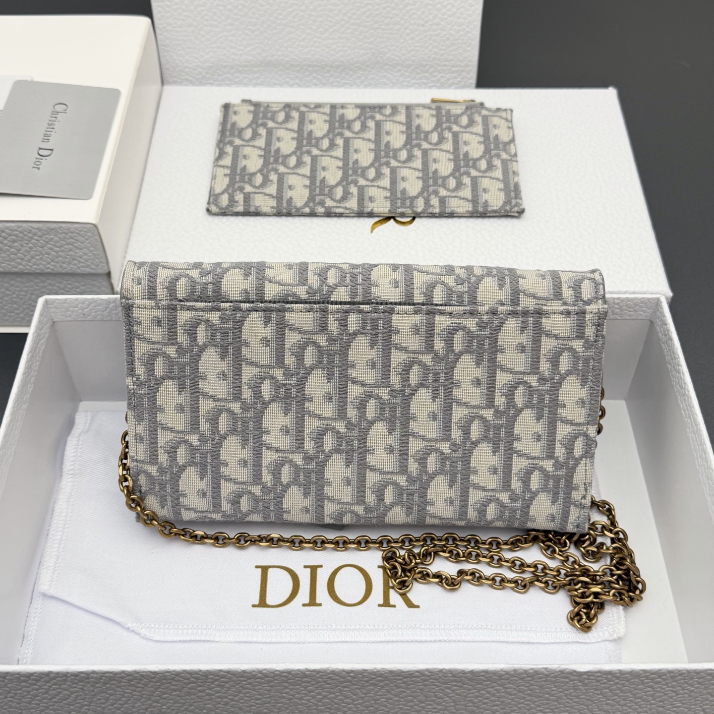 Dior 小号马鞍包链条包系列这款马鞍链条手袋线条流畅协调