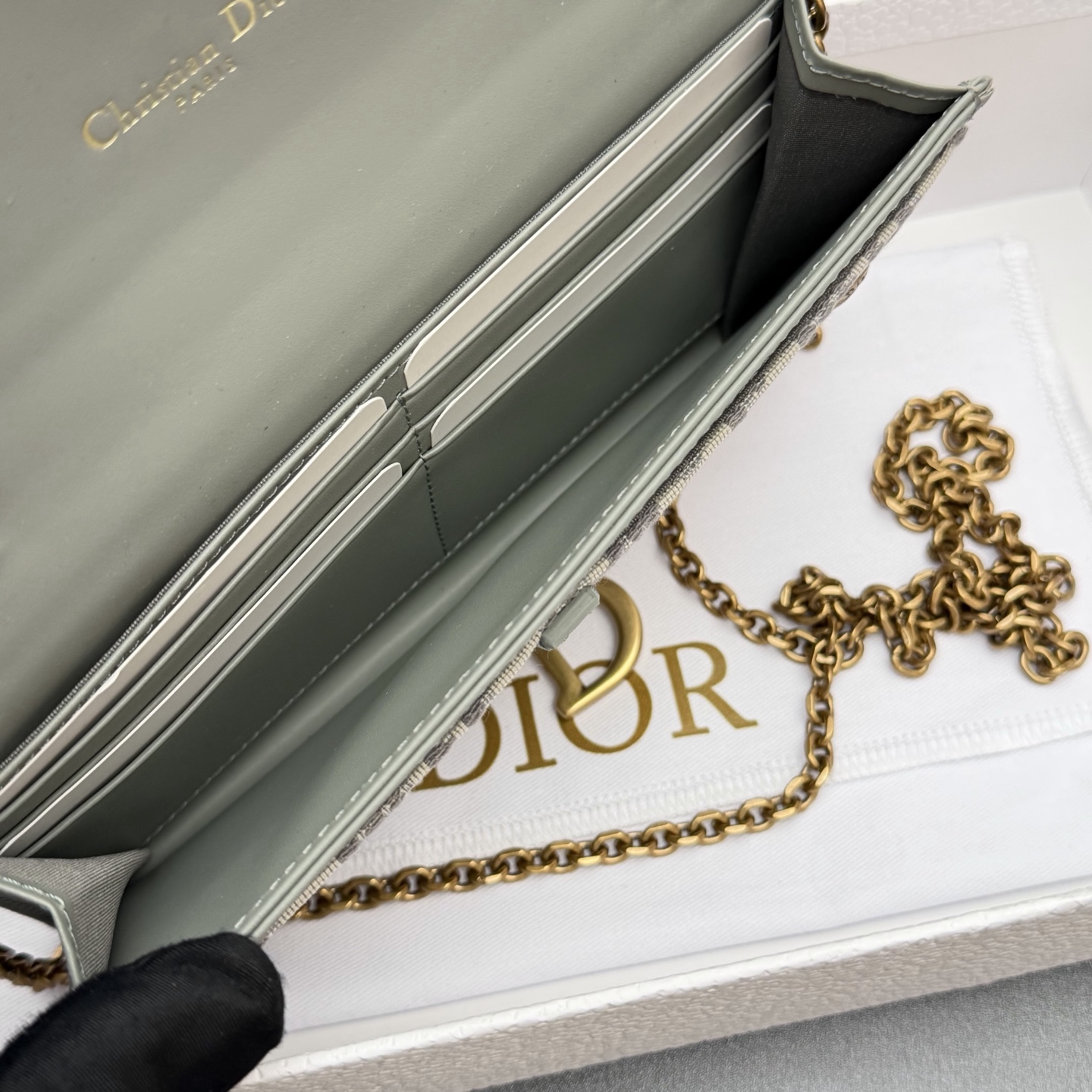 Dior 小号马鞍包链条包系列这款马鞍链条手袋线条流畅协调