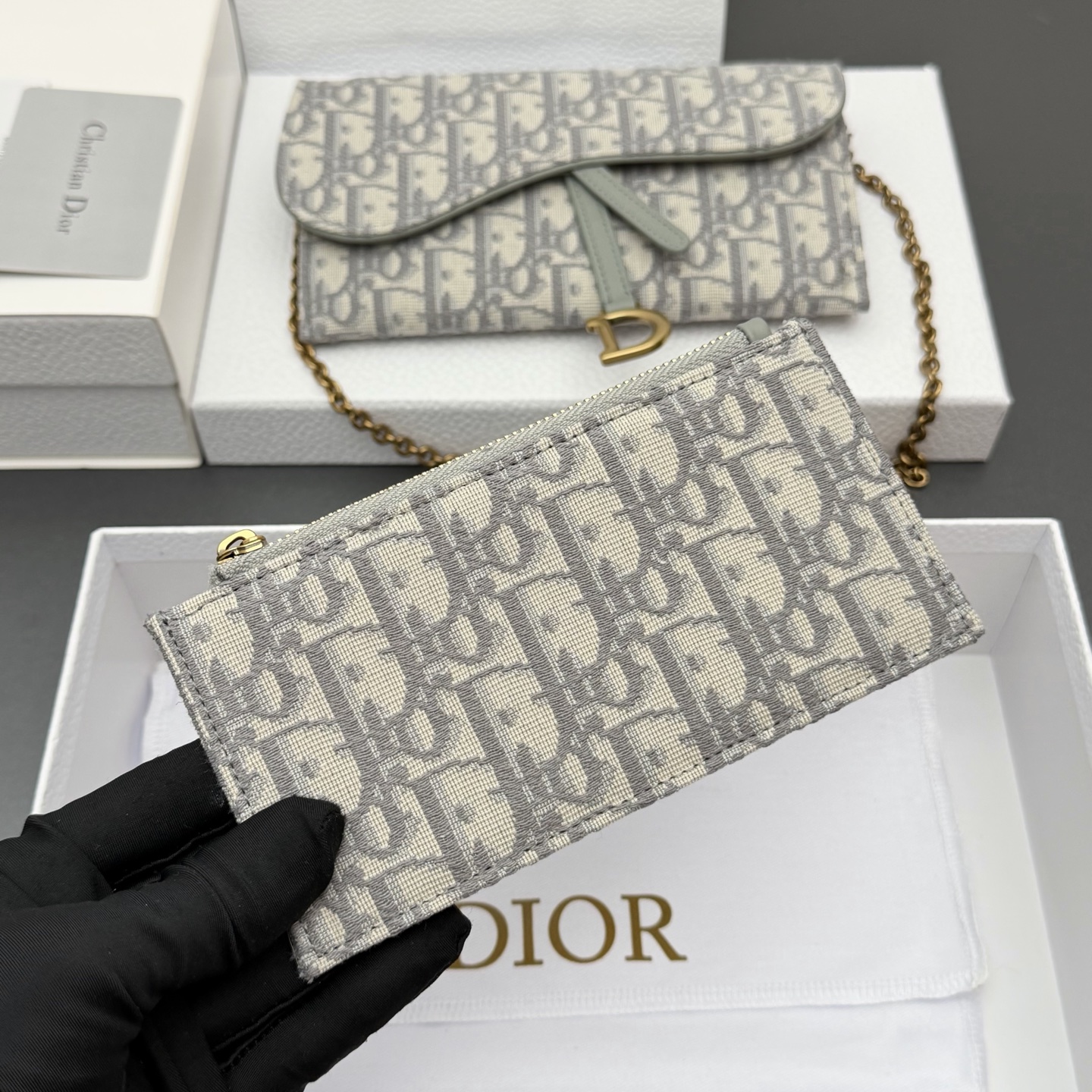 Dior 小号马鞍包链条包系列这款马鞍链条手袋线条流畅协调