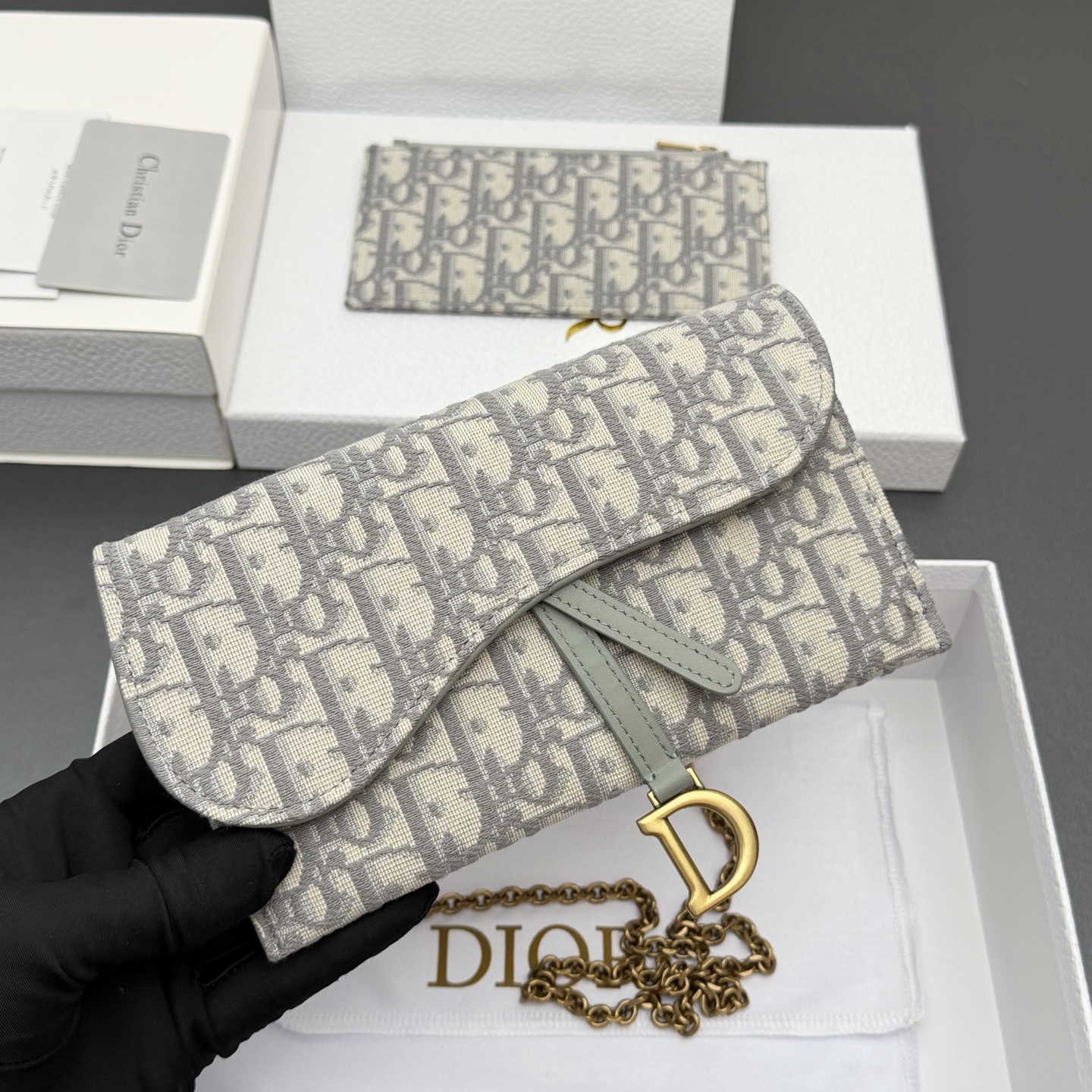 Dior 小号马鞍包链条包系列这款马鞍链条手袋线条流畅协调