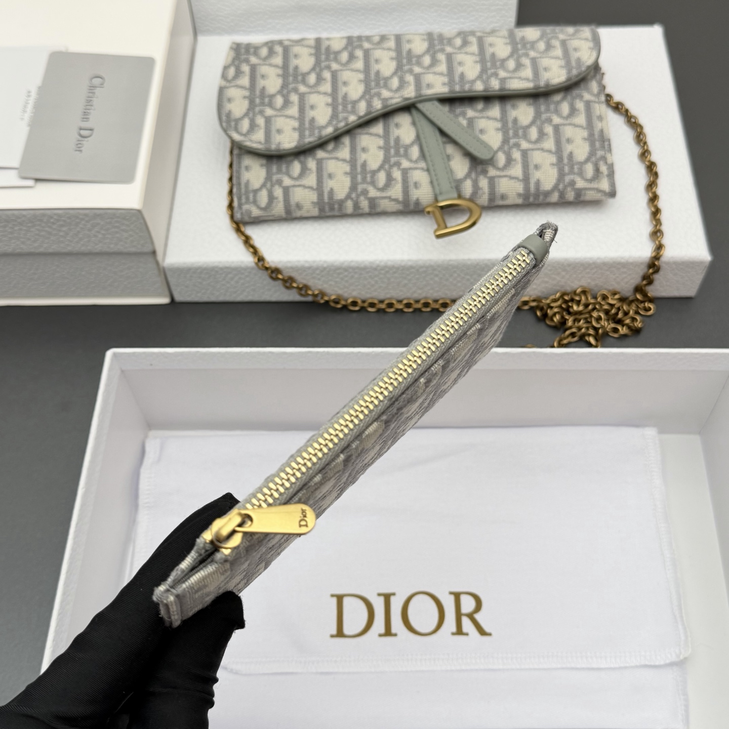 Dior 小号马鞍包链条包系列这款马鞍链条手袋线条流畅协调