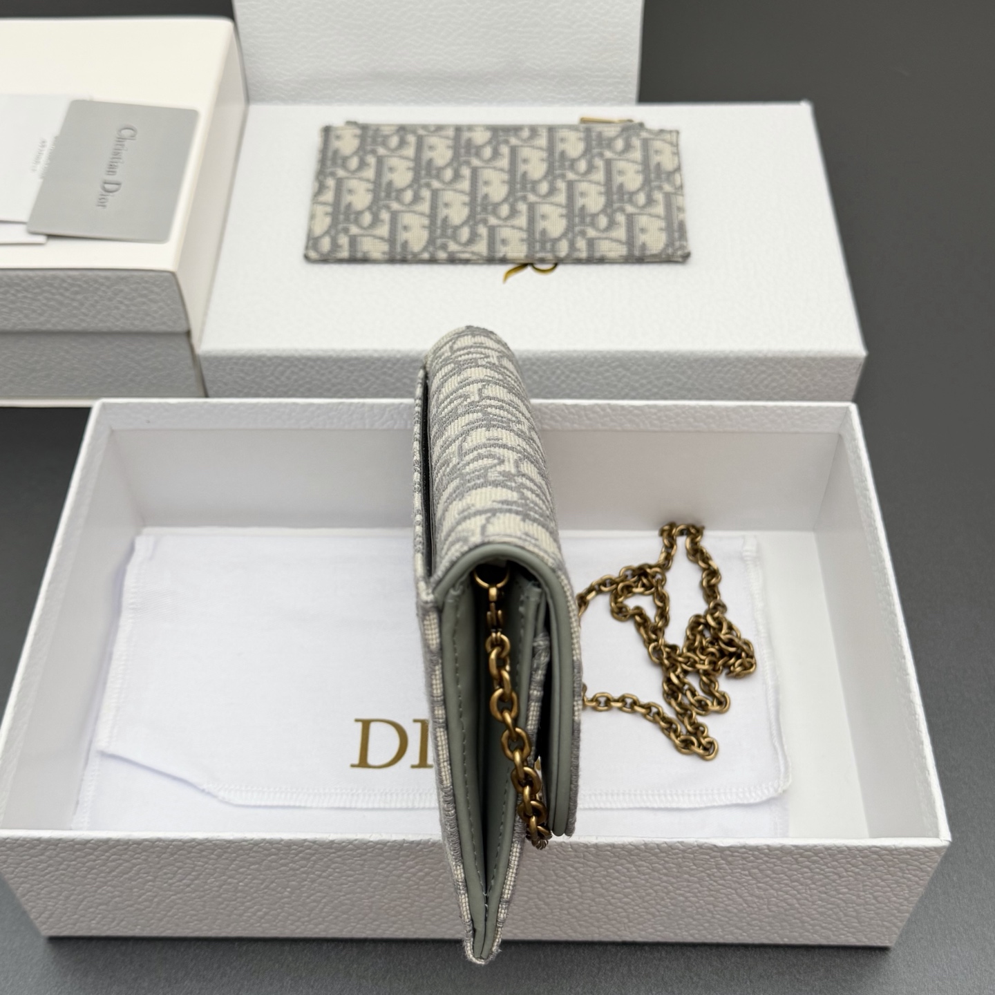 Dior 小号马鞍包链条包系列这款马鞍链条手袋线条流畅协调