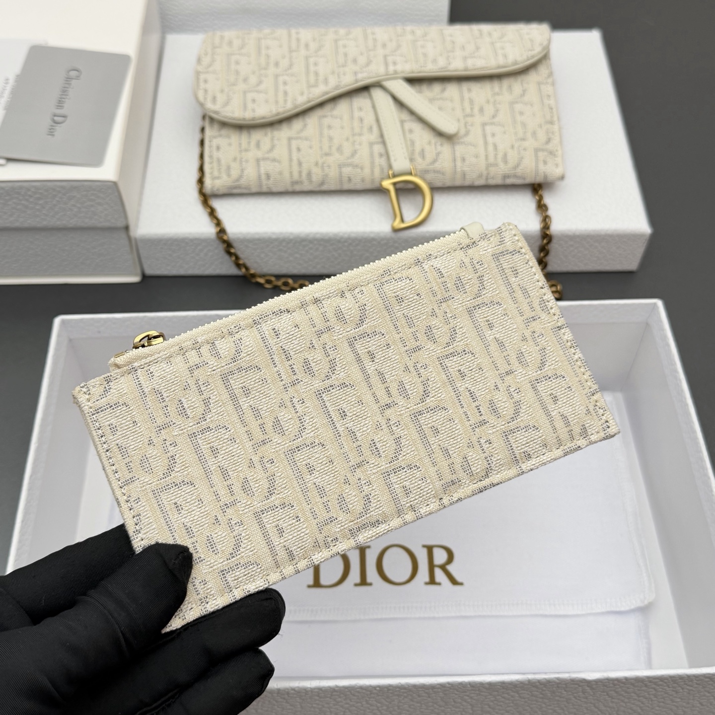 Dior 小号马鞍包链条包系列这款马鞍链条手袋线条流畅协调