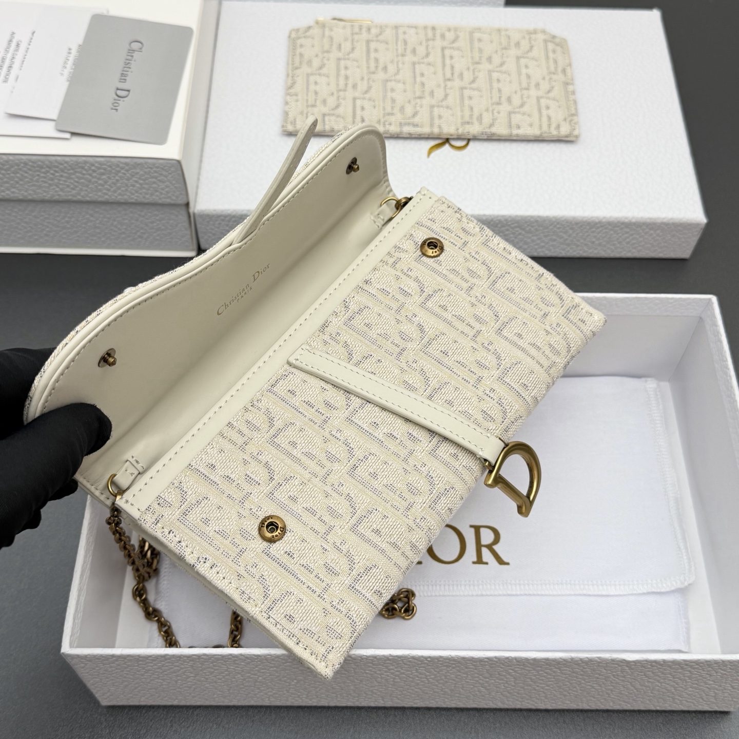 Dior 小号马鞍包链条包系列这款马鞍链条手袋线条流畅协调