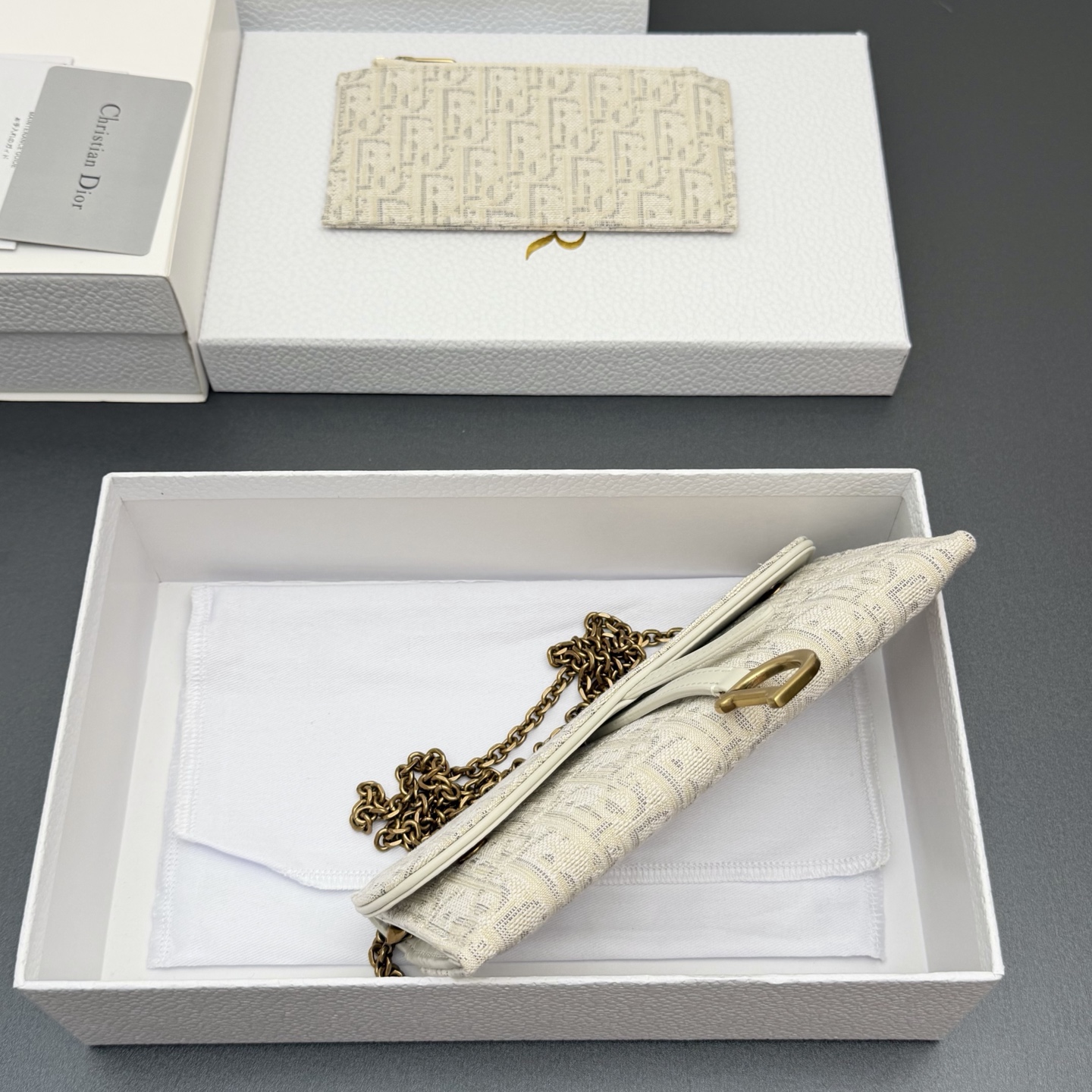 Dior 小号马鞍包链条包系列这款马鞍链条手袋线条流畅协调