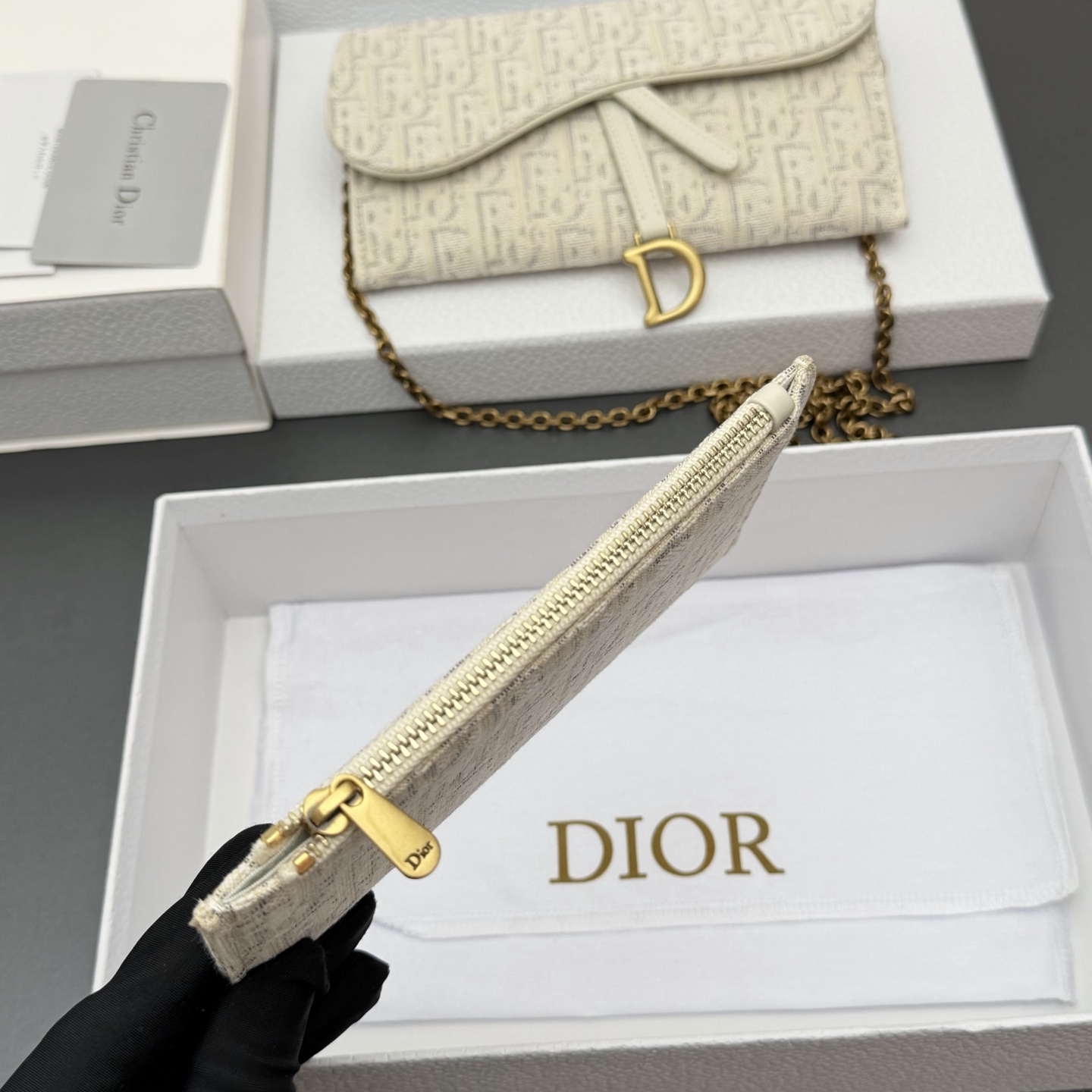 Dior 小号马鞍包链条包系列这款马鞍链条手袋线条流畅协调