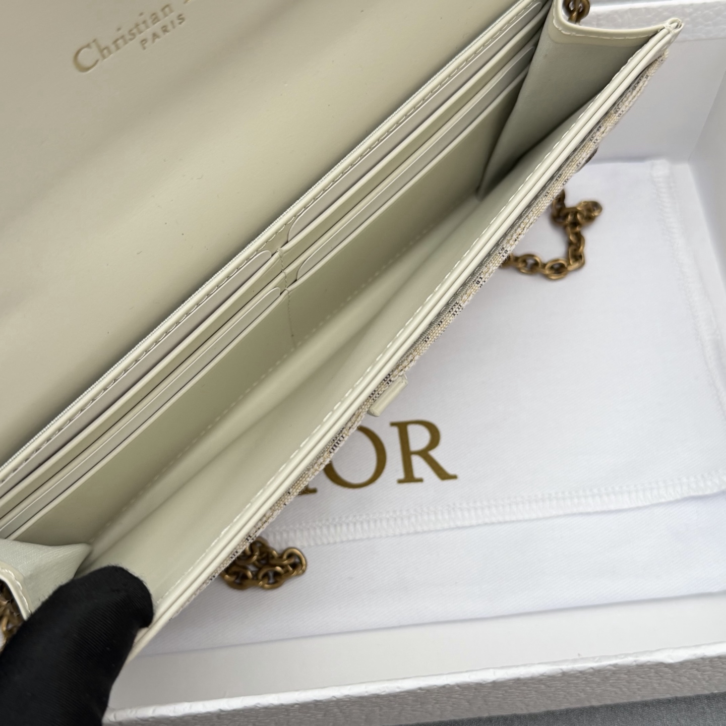 Dior 小号马鞍包链条包系列这款马鞍链条手袋线条流畅协调