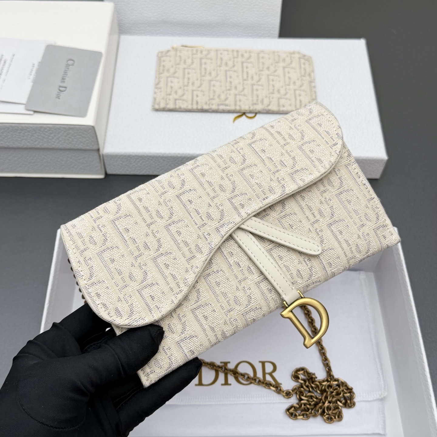 Dior 小号马鞍包链条包系列这款马鞍链条手袋线条流畅协调