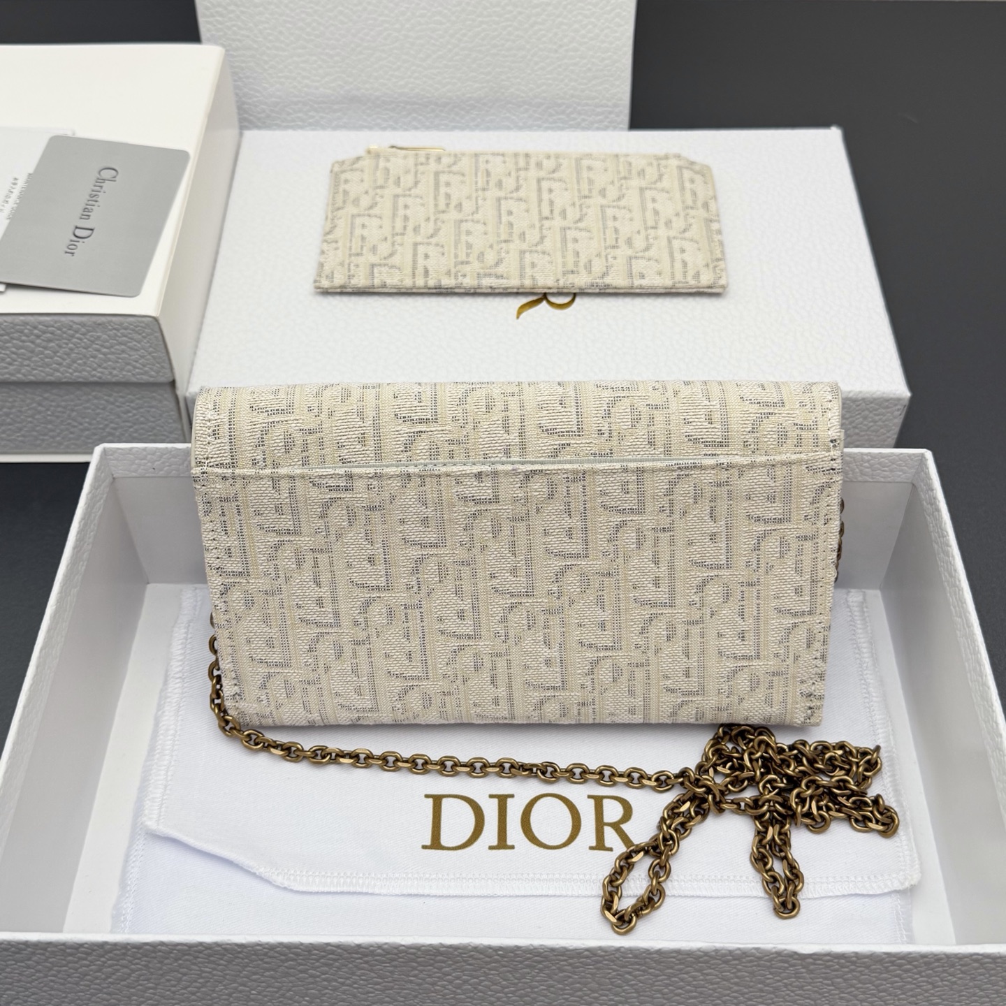 Dior 小号马鞍包链条包系列这款马鞍链条手袋线条流畅协调