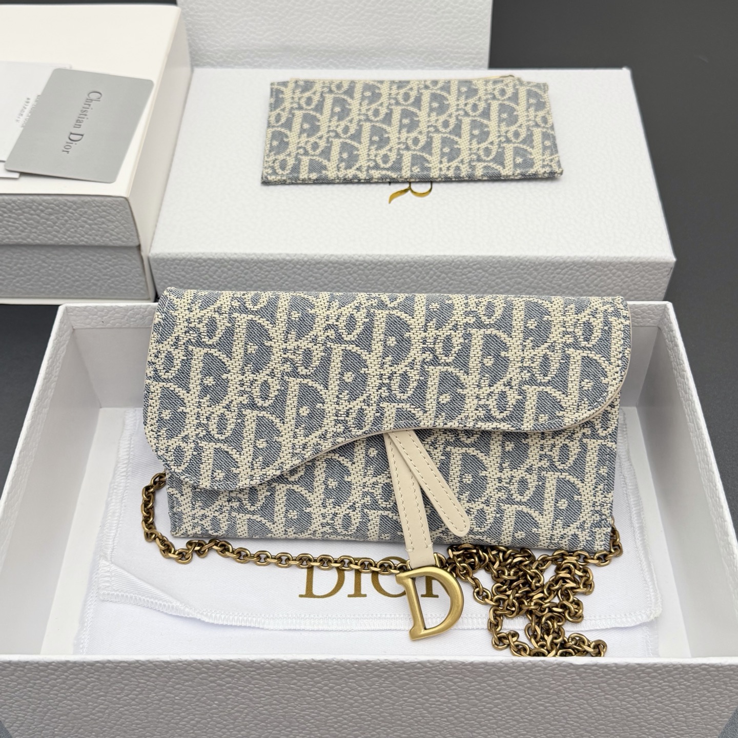 Dior 小号马鞍包链条包系列这款马鞍链条手袋线条流畅协调