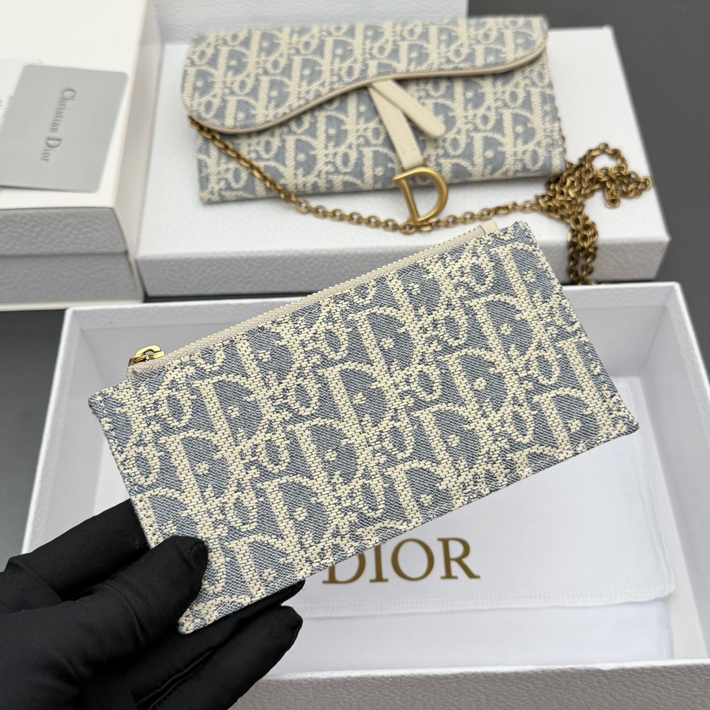 Dior 小号马鞍包链条包系列这款马鞍链条手袋线条流畅协调