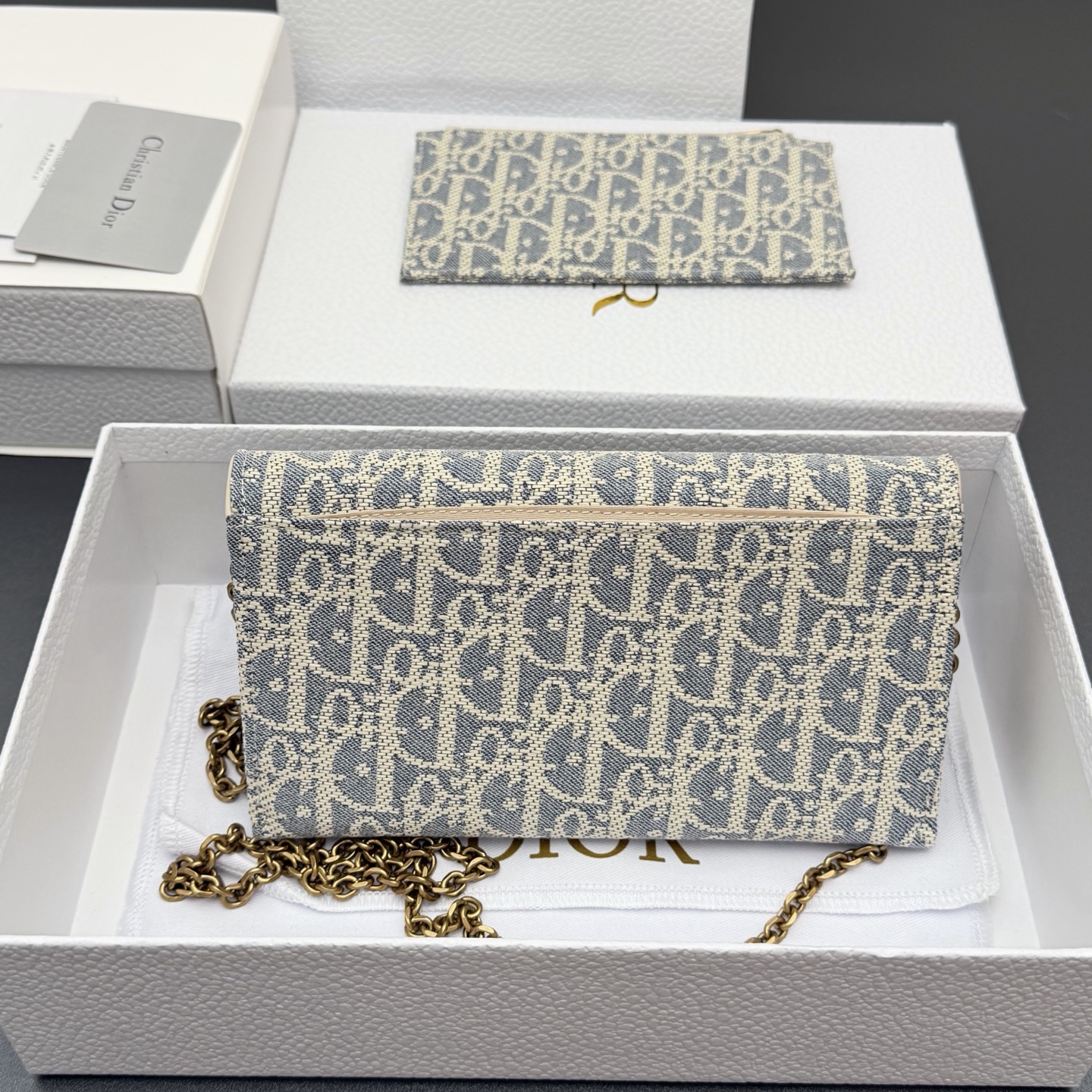 Dior 小号马鞍包链条包系列这款马鞍链条手袋线条流畅协调
