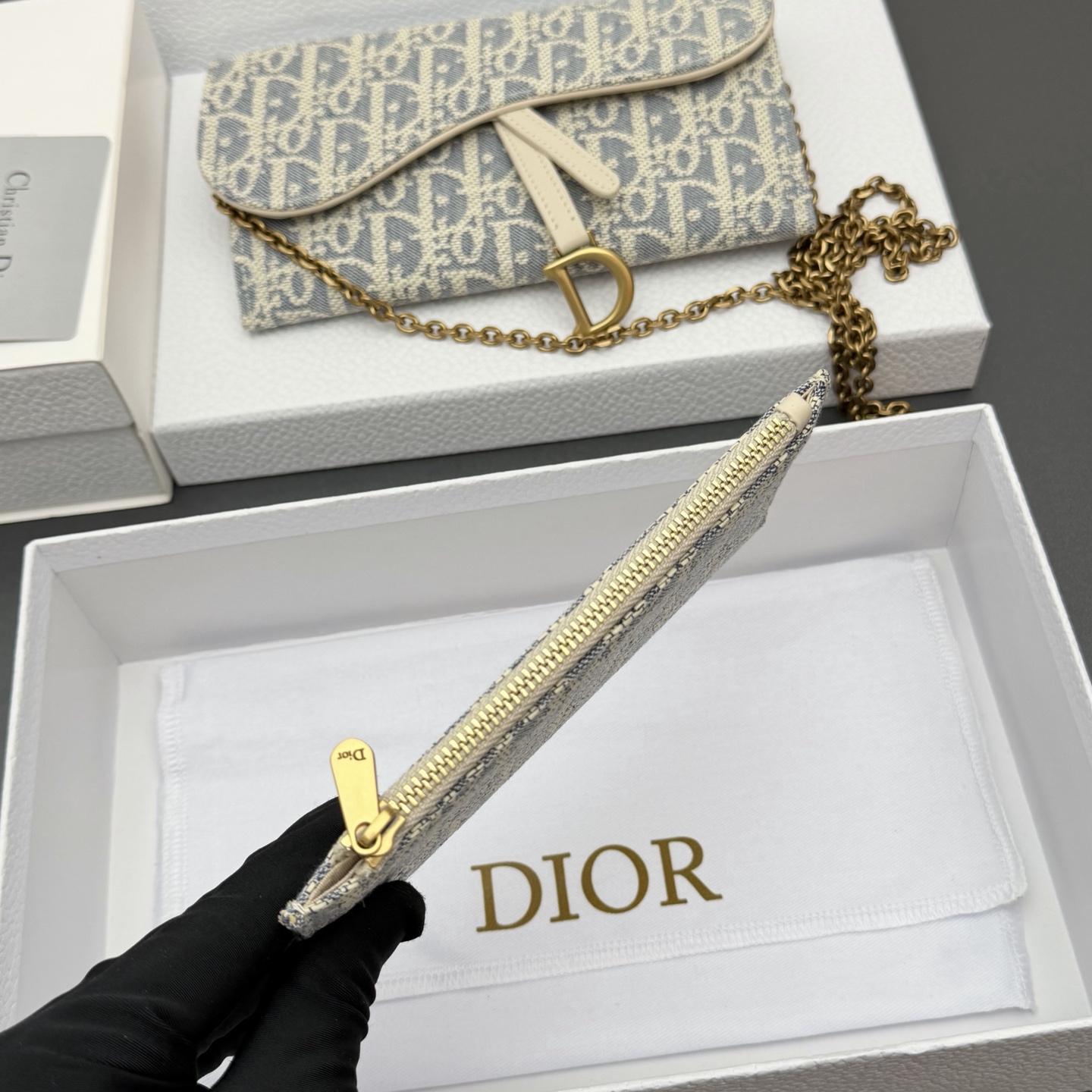 Dior 小号马鞍包链条包系列这款马鞍链条手袋线条流畅协调