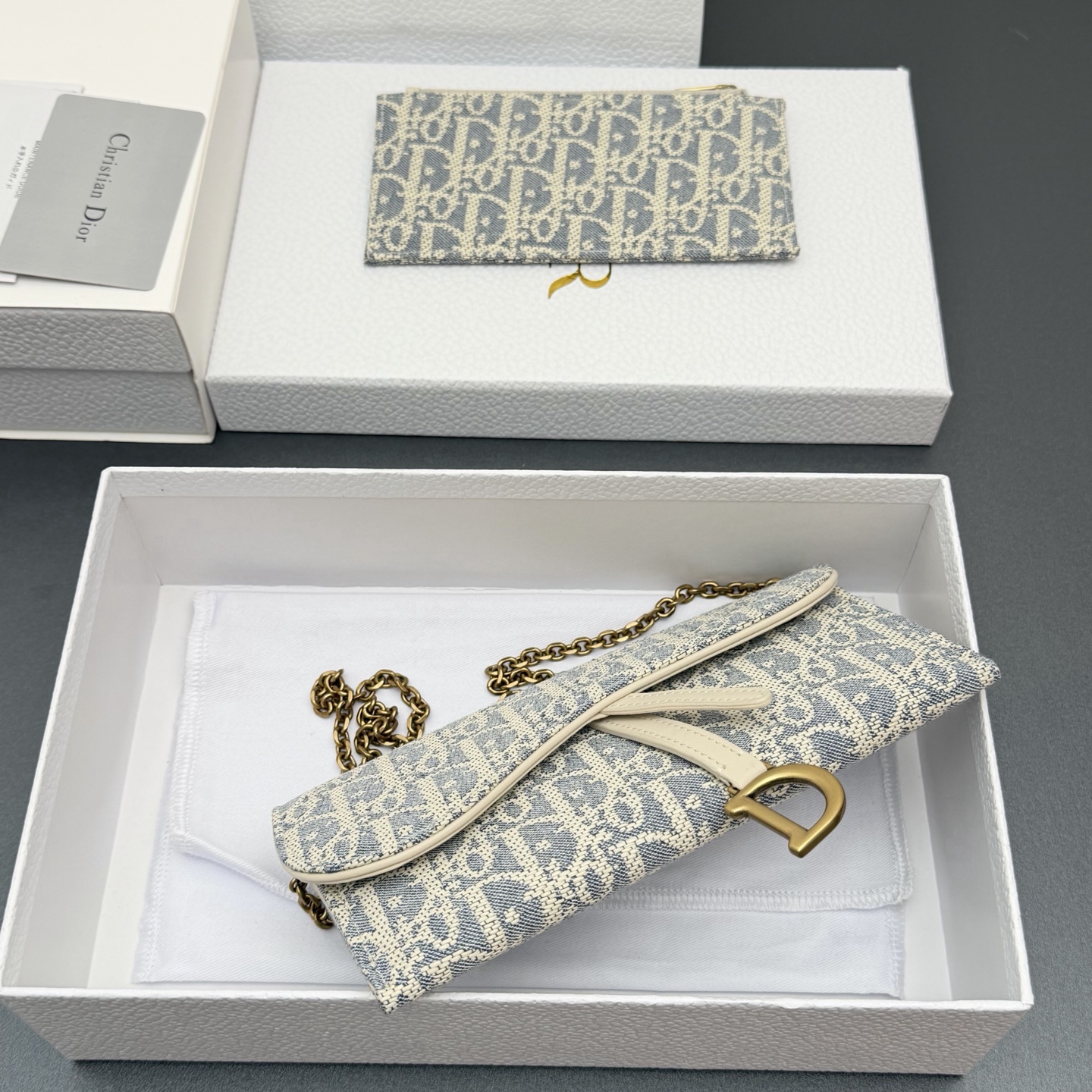Dior 小号马鞍包链条包系列这款马鞍链条手袋线条流畅协调