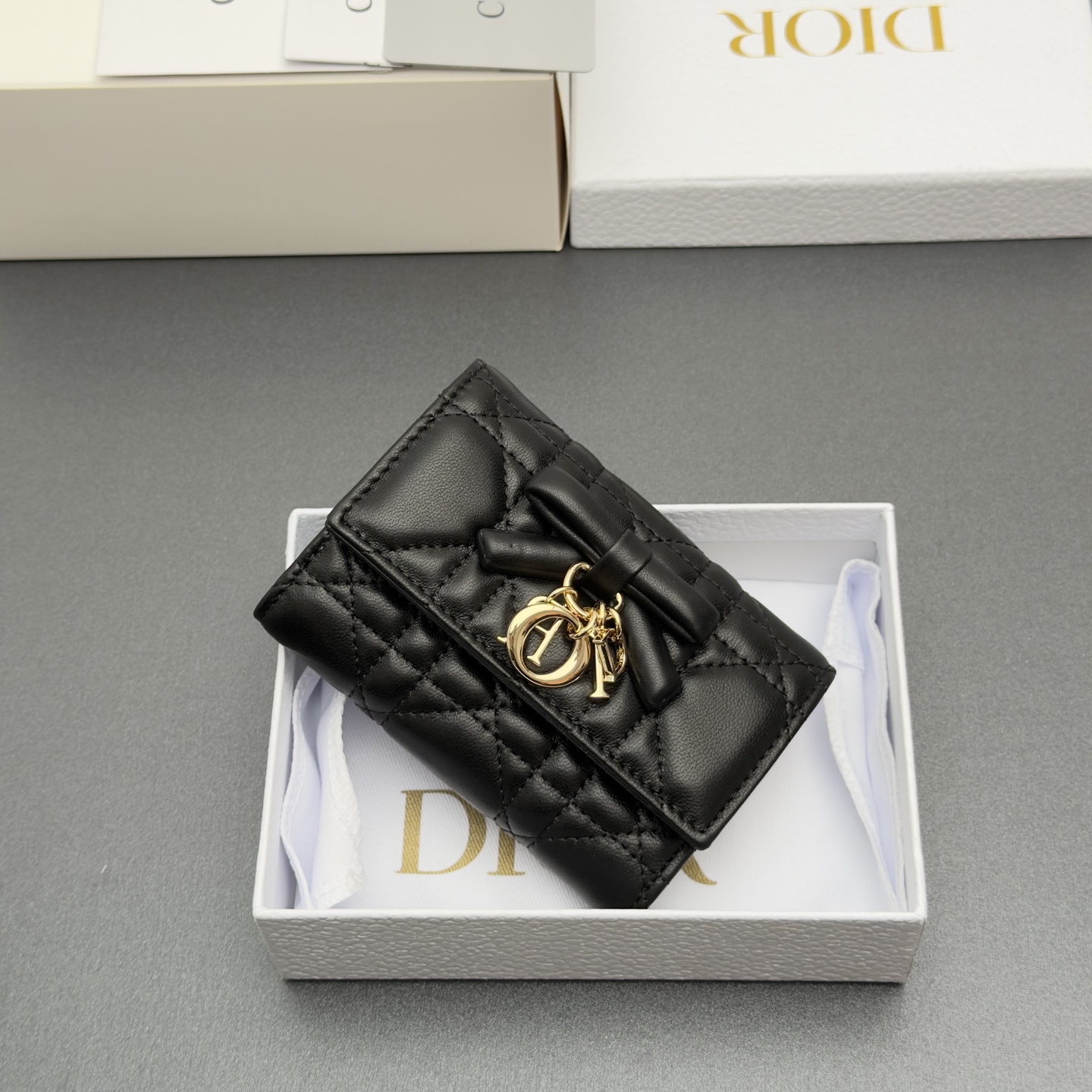 Dior Lady Freesia钱包系列