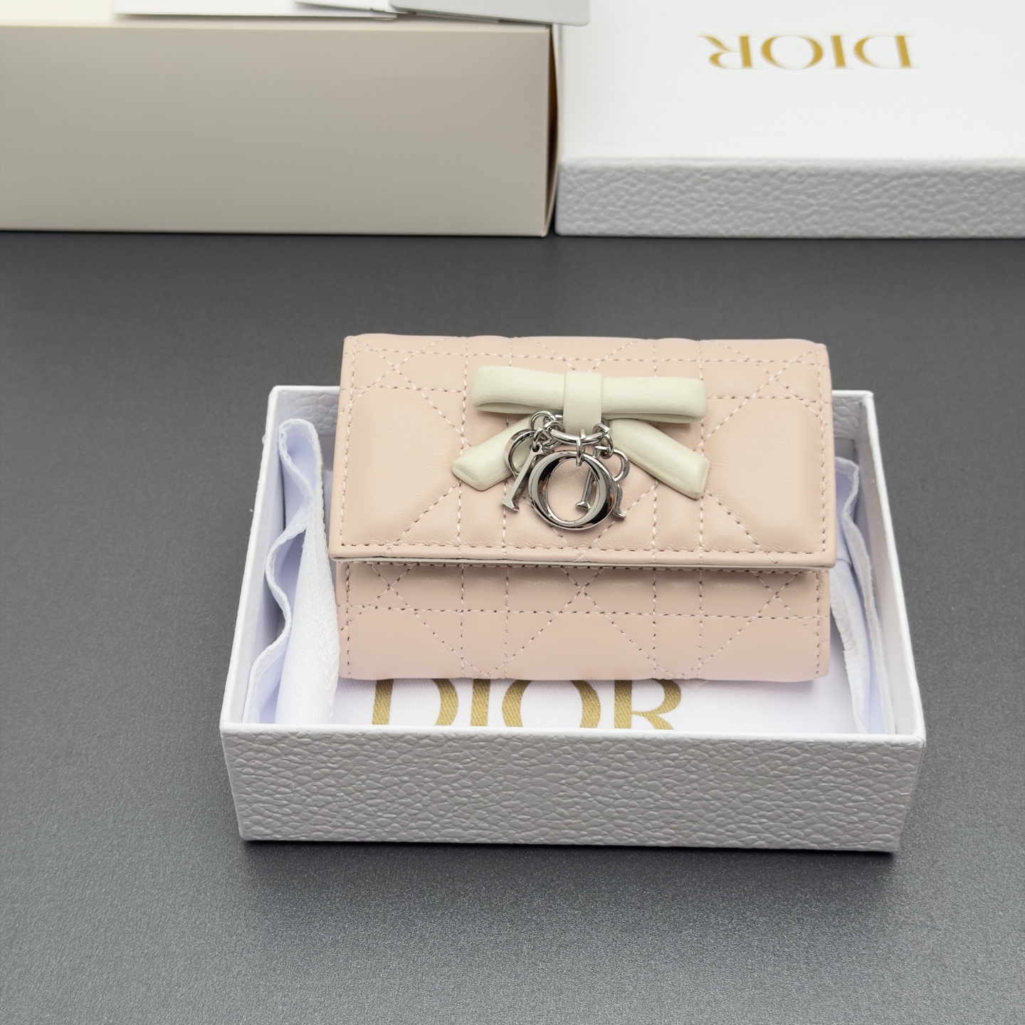 Dior Lady Freesia钱包系列