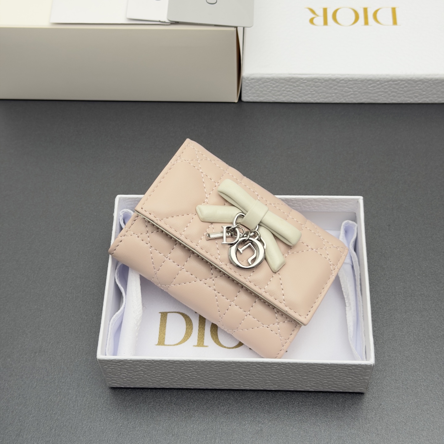 Dior Lady Freesia钱包系列