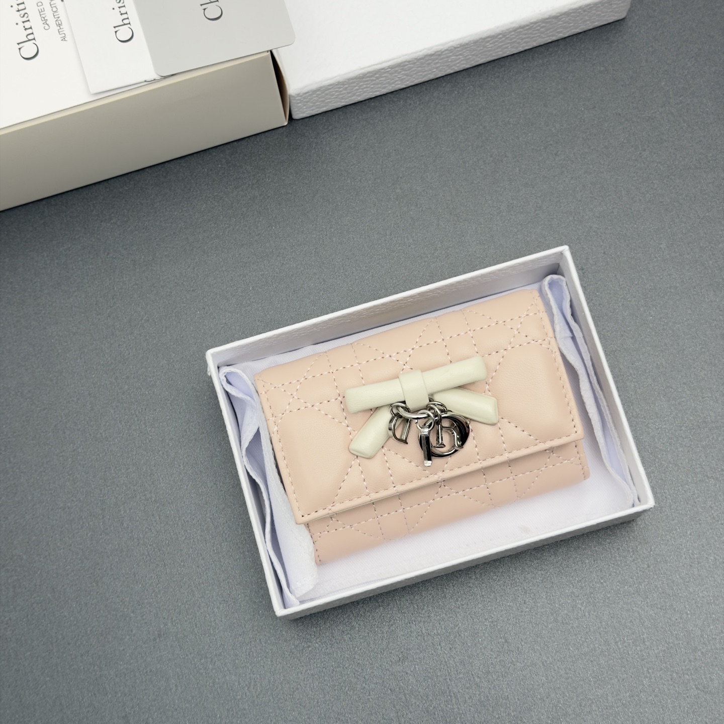 Dior Lady Freesia钱包系列