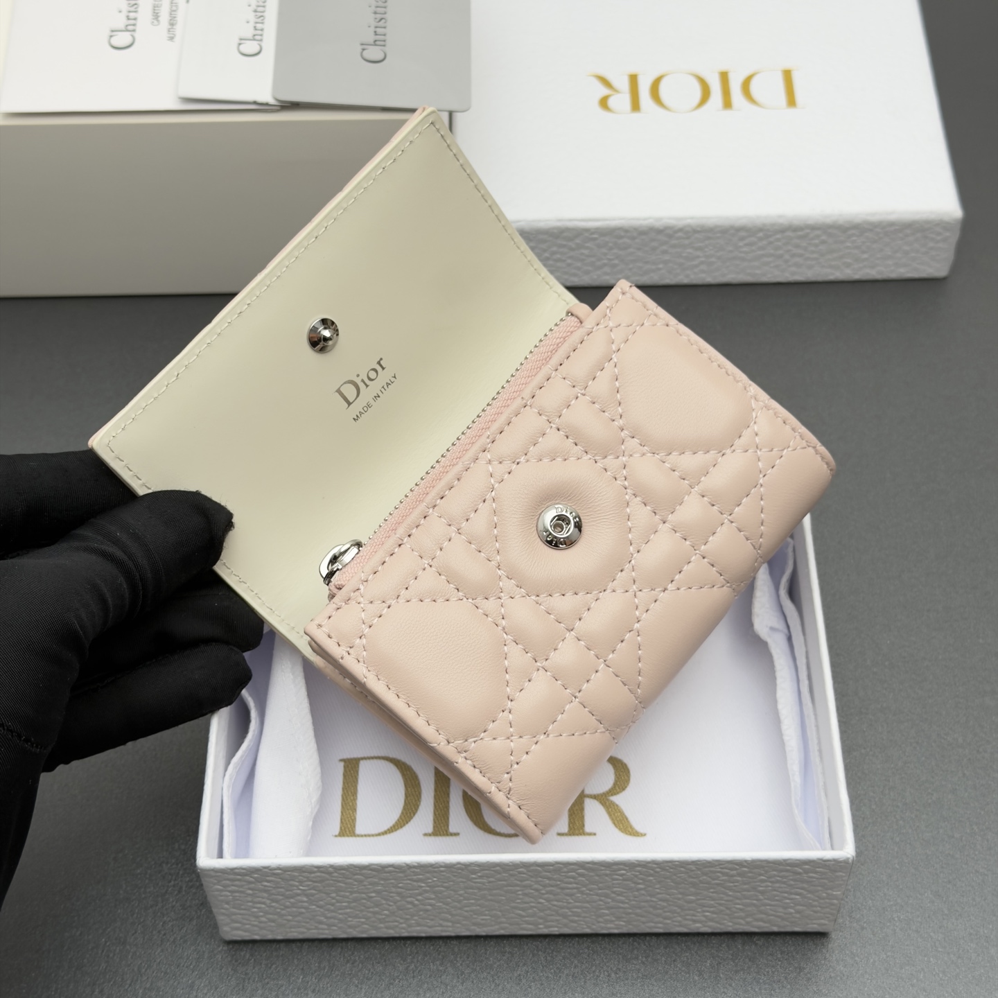 Dior Lady Freesia钱包系列