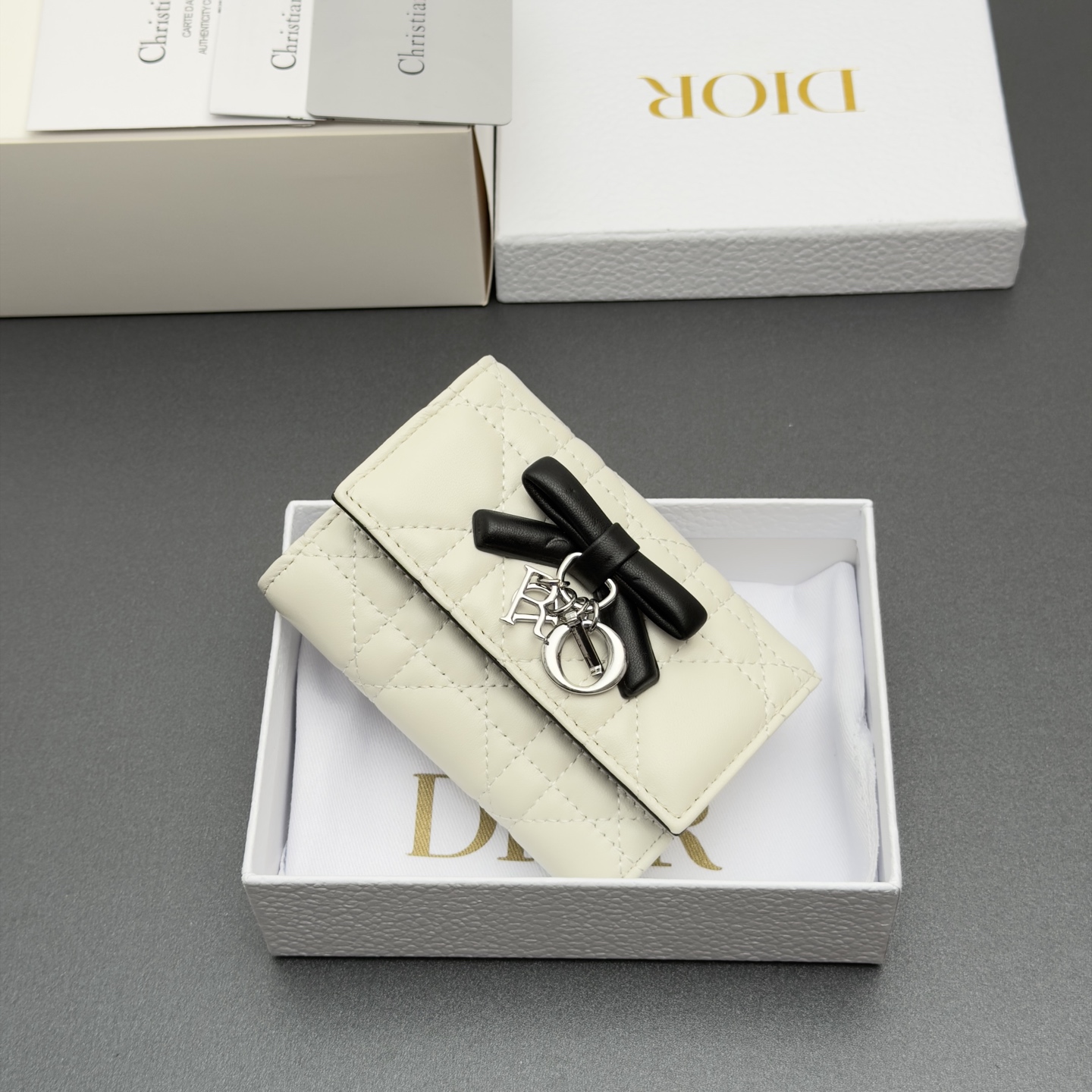 Dior Lady Freesia钱包系列