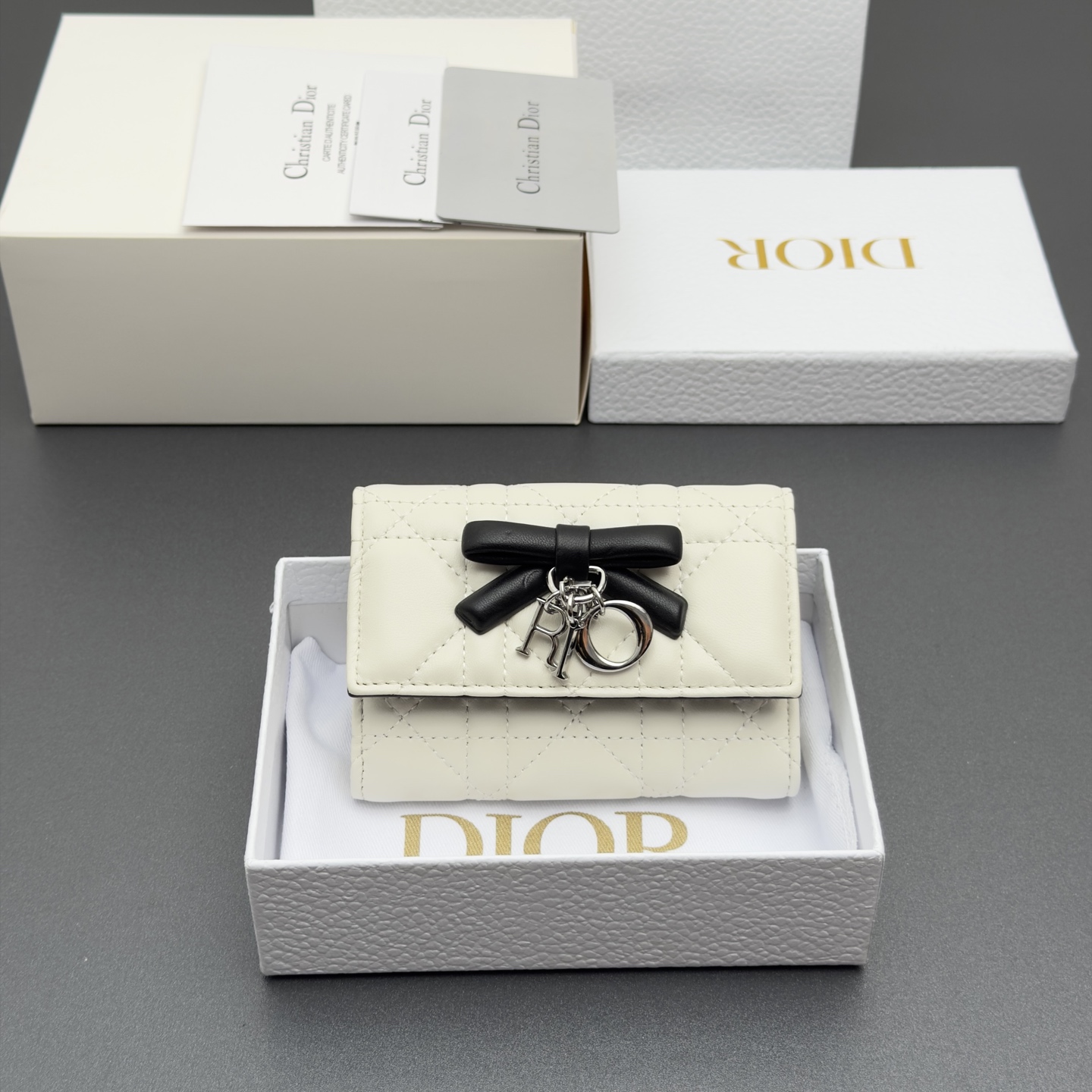 Dior Lady Freesia钱包系列