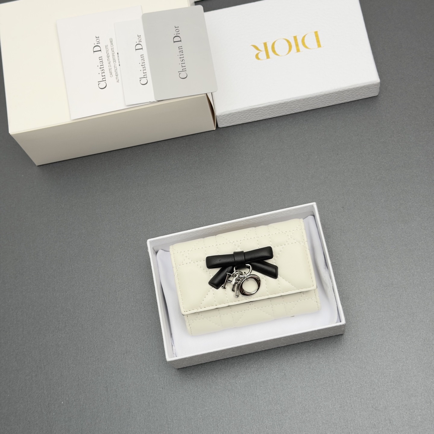 Dior Lady Freesia钱包系列