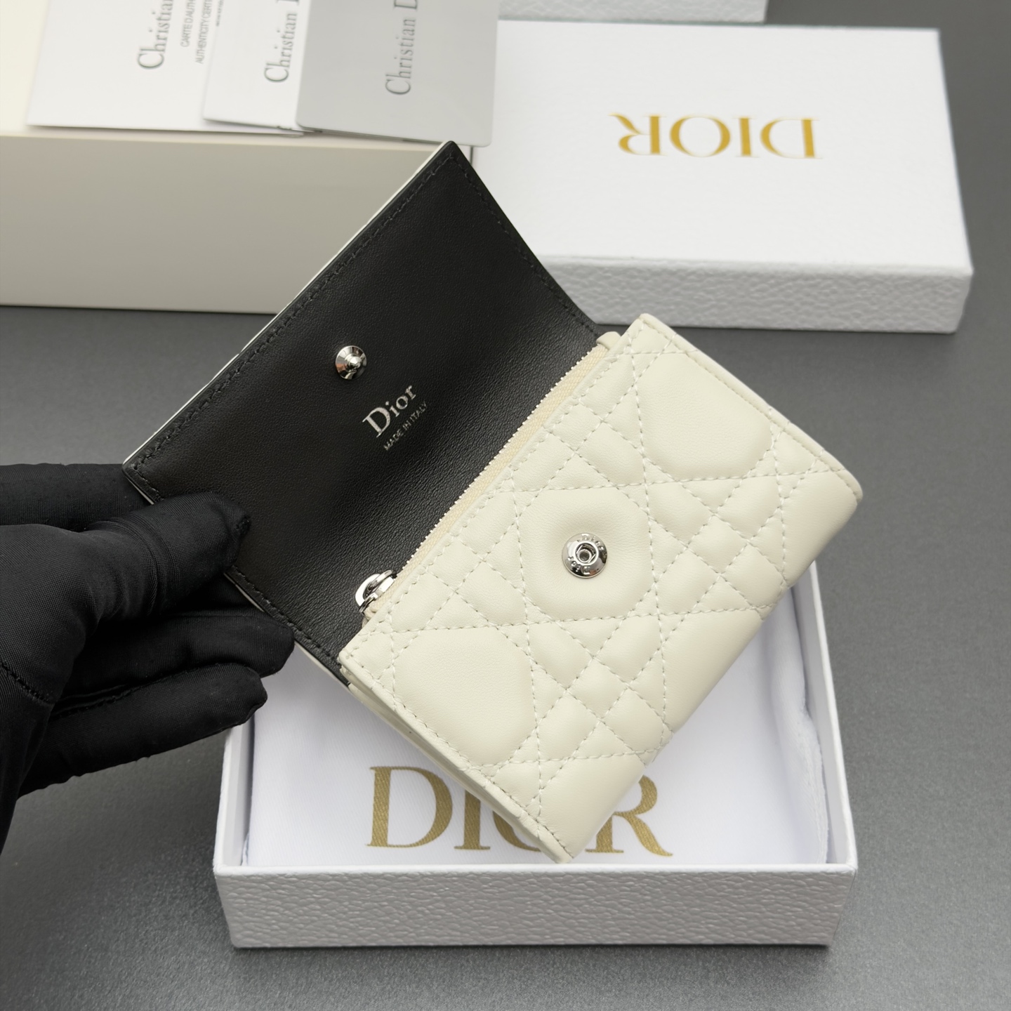 Dior Lady Freesia钱包系列