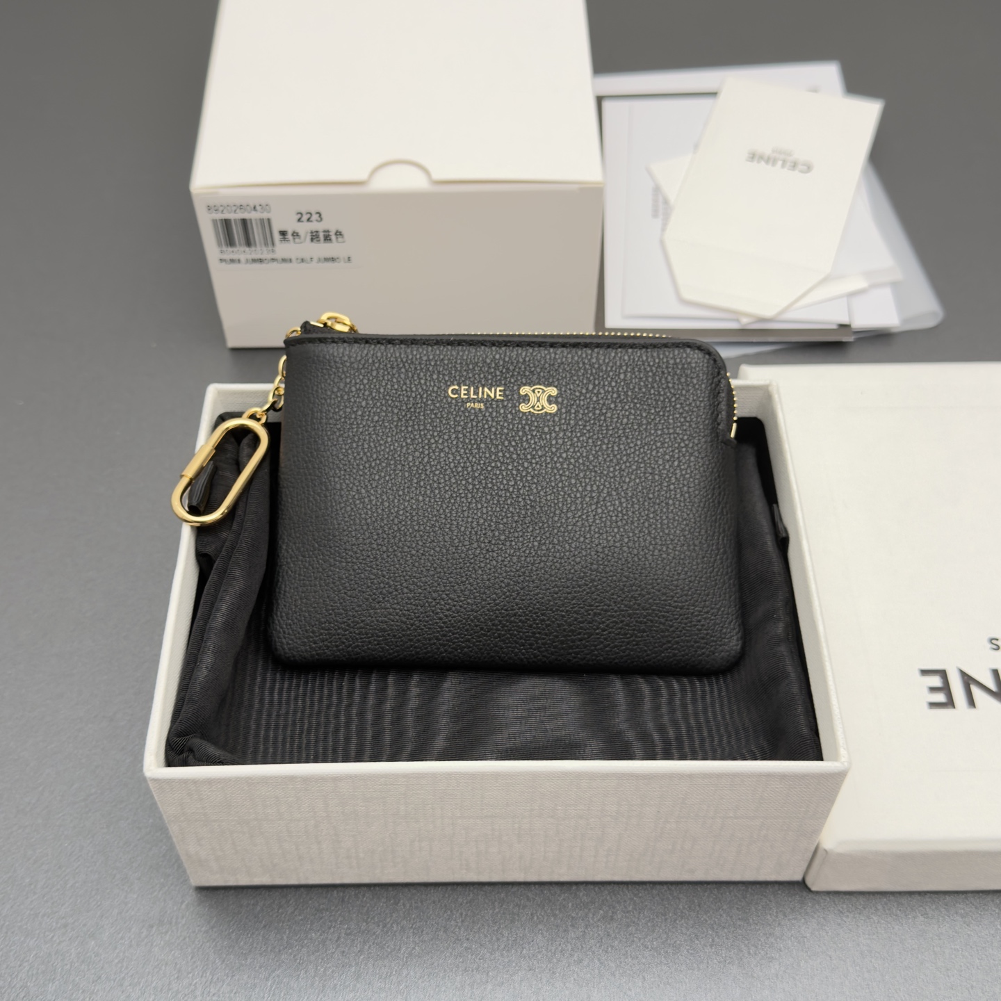 NO:813264,[Special grade imported original leather] TRIOMPHE printed cow leather coin purse, cow leather, cow leather lining, gold finish, zipper closure, 1 main zipper compartment, 1 key ring, No.: 10C223BTA.38NO 223 black/super blue, size: w13×h9.5cm, celine wallet, celine, wallets, cowhide19860909【特级进口原厂皮】TRIOMPHE印花牛皮革零錢包 牛皮革 牛皮革衬里 金色饰面 拉链开合 1个主拉链隔层 1个钥匙环 编号:10C223BTA.38NO 223黑色/超蓝色 尺寸:w13×h9.5cm,celine钱包,celine,wallets,cowhide,Wallet purse