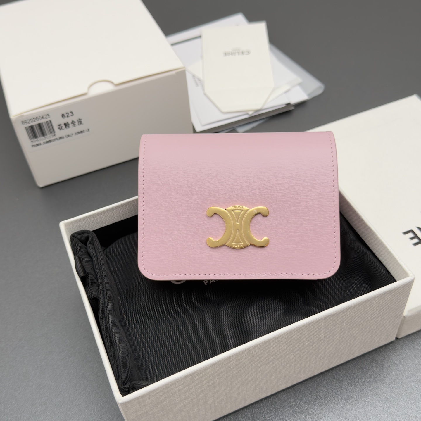 NO:813267,[Extra-grade pure steel hardware original leather] TRIOMPHE glossy cow leather short wallet 5 card slots 1 zipper coin bag 1 flat pocket 1 banknote bag No.: 10K623DPV.38NO 622 623 Flower pink full leather Size: w11×9×3cm.,celine wallet,celine,wallets,cowhide19860909【特级纯钢五金原厂皮】 TRIOMPHE亮泽牛皮革短款钱包 5个卡糟 1个拉链零钱袋 1个扁平口袋 1个纸币袋 编号:10K623DPV.38NO 622 623 花粉色全皮 尺寸:w11×9×3cm.,celine钱包,celine,wallets,cowhide,Wallet purse