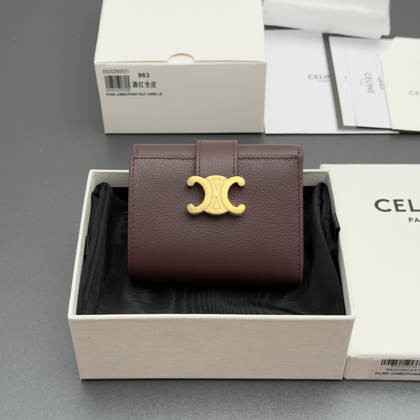 NO:880054,[Extra-grade pure steel hardware original leather] VICTOIRE soft cow leather wallet/new TRIOMPHE metal texture snap buckle 4 credit card slots 1 zipper coin pocket 3 flat pockets 1 banknote pocket No.: 10M963GHH.38NO962 963 Burgundy full leather Size: w10.5×8×2cm., Celine wallet, celine, wallets, cowhide19860909【特级纯钢五金原厂皮】 VICTOIRE柔軟牛皮革钱包/新款 TRIOMPHE金屬質感按扣 4个信用卡糟 1个拉鏈零錢口袋 3個扁平口袋 1个纸币袋 编号:10M963GHH.38NO962 963 酒红色全皮 尺寸:w10.5×8×2cm.,赛琳钱包,celine,wallets,cowhide,Bag