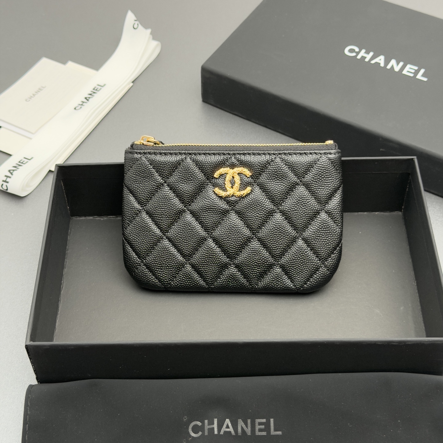 NO:879908,26 new style caviar cowhide with colorful gems, fashionable, elegant and exquisite, small envelope wallet series imported caviar cowhide 1 small zipper bag No.: AP Color: black fine ball pattern gold buckle Size: w14xh9.5cm, Dior wallet handbag, dior, wallets, cowhide1986090926新款鱼仔酱牛皮搭配多彩宝石 时尚高雅精致,小信封钱包系列 进口鱼仔酱牛皮 1个小拉链袋 编号:AP 颜色:黑色细球纹金扣 尺寸:w14xh9.5cm,Dior钱包手包,dior,wallets,cowhide,Bag