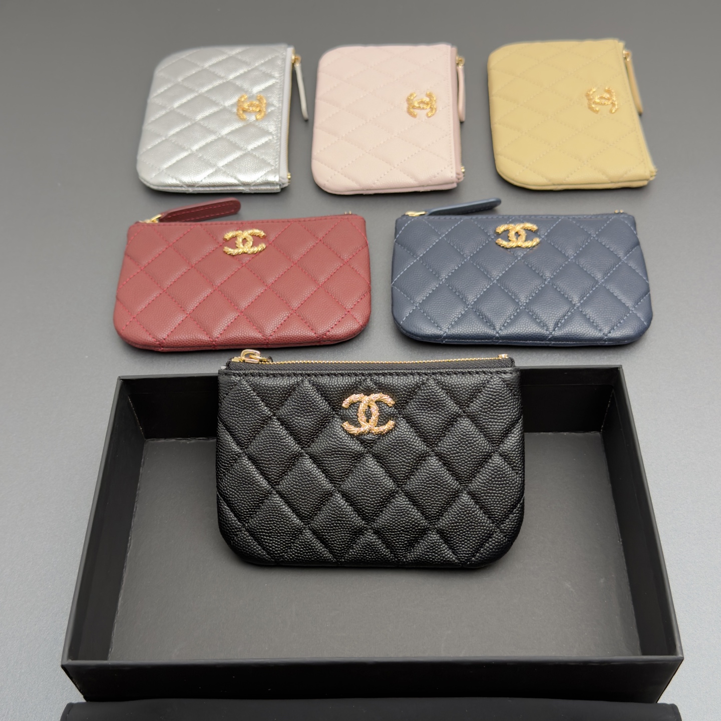 NO:880686,26 new style fish paste cowhide with colorful gemstones, fashionable, elegant and exquisite, small envelope wallet series imported fish paste cowhide 1 small zipper bag zipper closure Price: No.: AP Color: fine ball pattern gold buckle Size: w14xh9.5cm, chanel wallet miumiu, chanel, miumiu, wallets, cowhide1986090926新款鱼仔酱牛皮搭配多彩宝石 时尚高雅精致,小信封钱包系列 进口鱼仔酱牛皮 1个小拉链袋 拉链开合 价格: 编号:AP 颜色:细球纹金扣 尺寸:w14xh9.5cm,chanel钱包miumiu,chanel,miumiu,wallets,cowhide,欧美剧