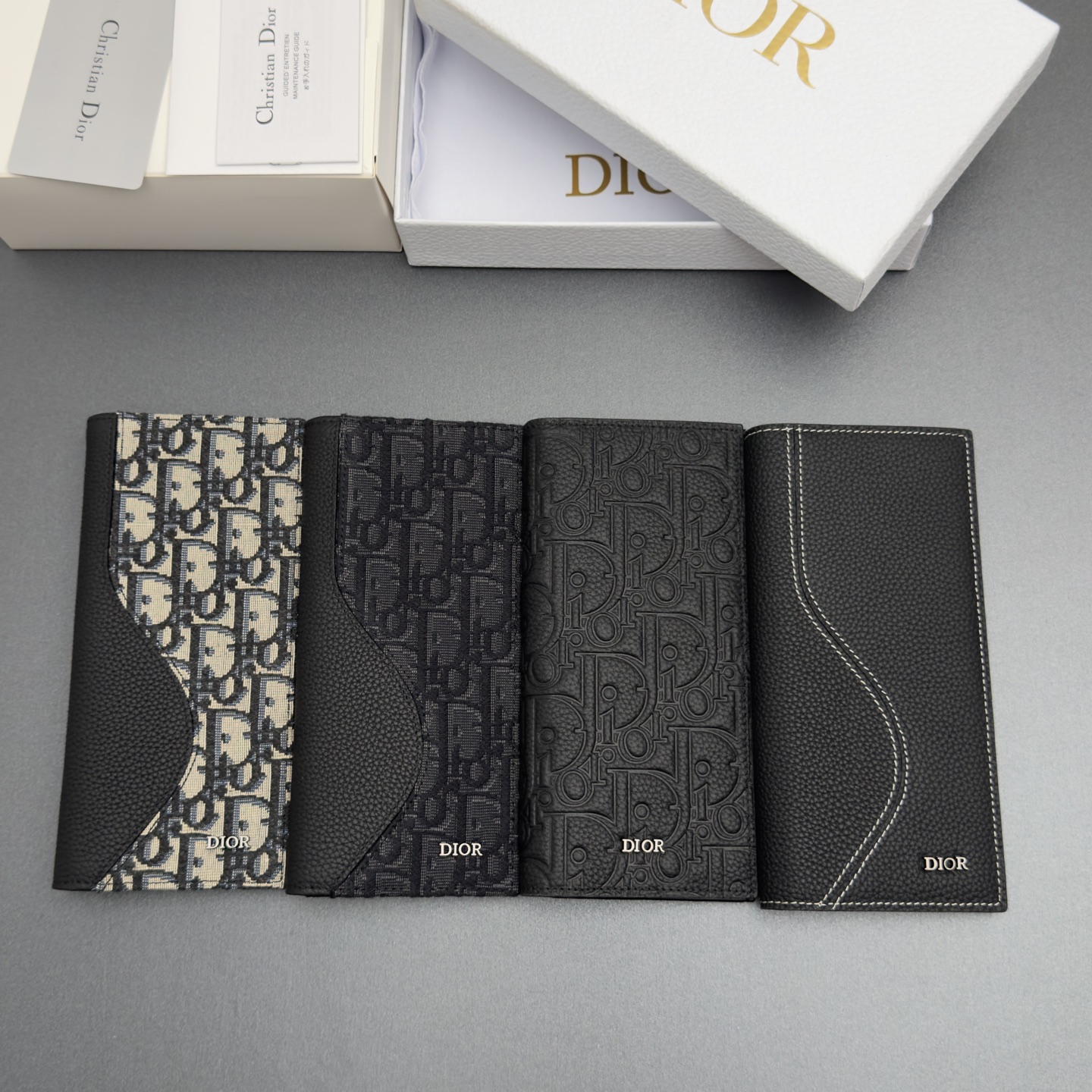 NO:880883,[Men's long bi-fold wallet series] This model is carefully made of cow leather and other materials, with a black smooth cow leather interior. Vertical bi-fold style, decorated with metal brand logo on the front. 16 card slots, 5 banknote compartments, internal zipper pocket. Fashionable and exquisite style, spacious space, can easily organize cards. Model H 330 size w9xh18xd2cm, Dior wallet, dior, wallets, cowhide19860909【男士长款双折钱包系列】 这款采用牛皮革等材料精心制作,搭配黑色光滑牛皮革内部.竖版双折款式,正面饰以金属品牌标志.16个卡槽,5个钞票隔层,内部拉链口袋.款式时尚精美,空间寞敞,可轻松整理卡片. 型号H 330 尺寸w9xh18xd2cm,Dior钱包,dior,wallets,cowhide,欧美剧