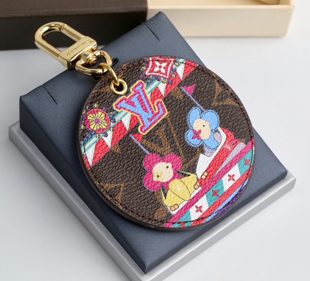 Close-up of a cute bumper car on a round coffee-colored pendant.