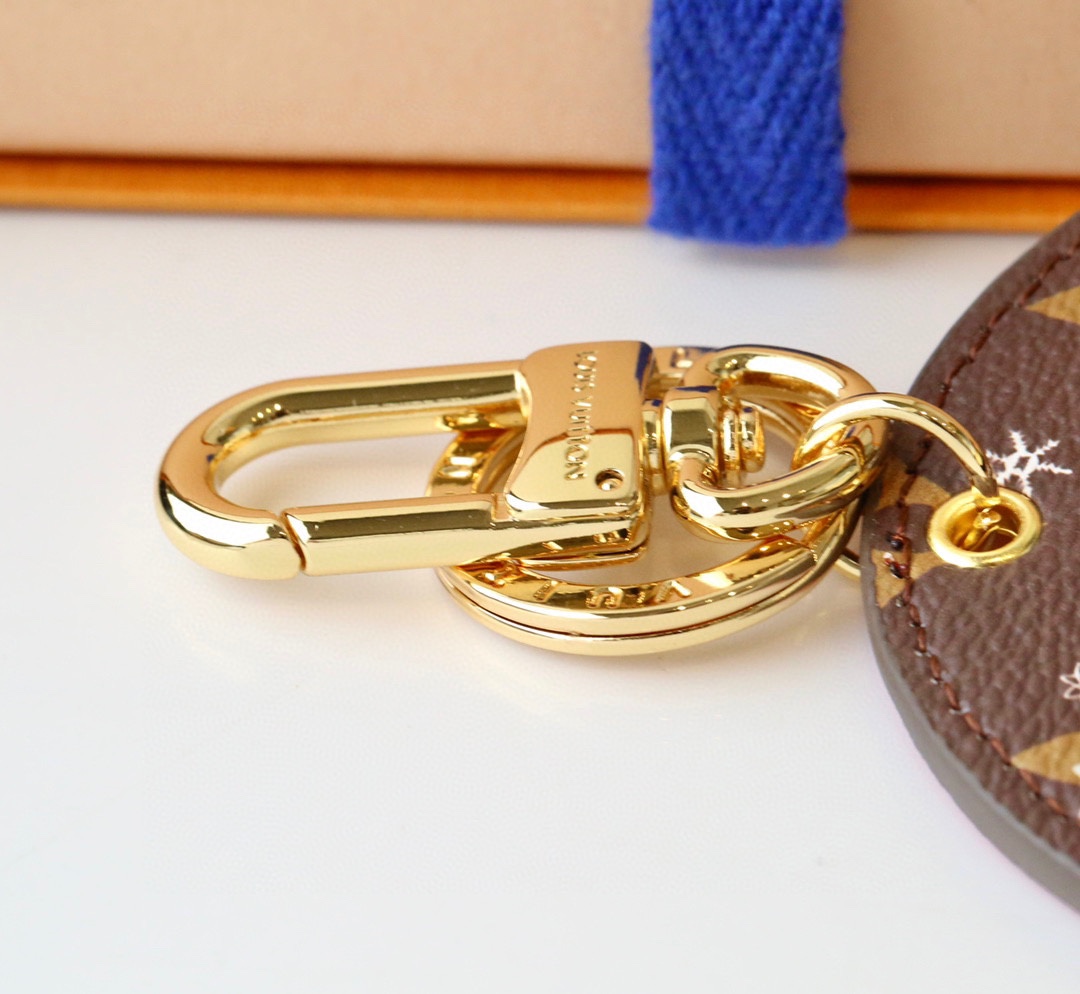 Keychain clasp detail