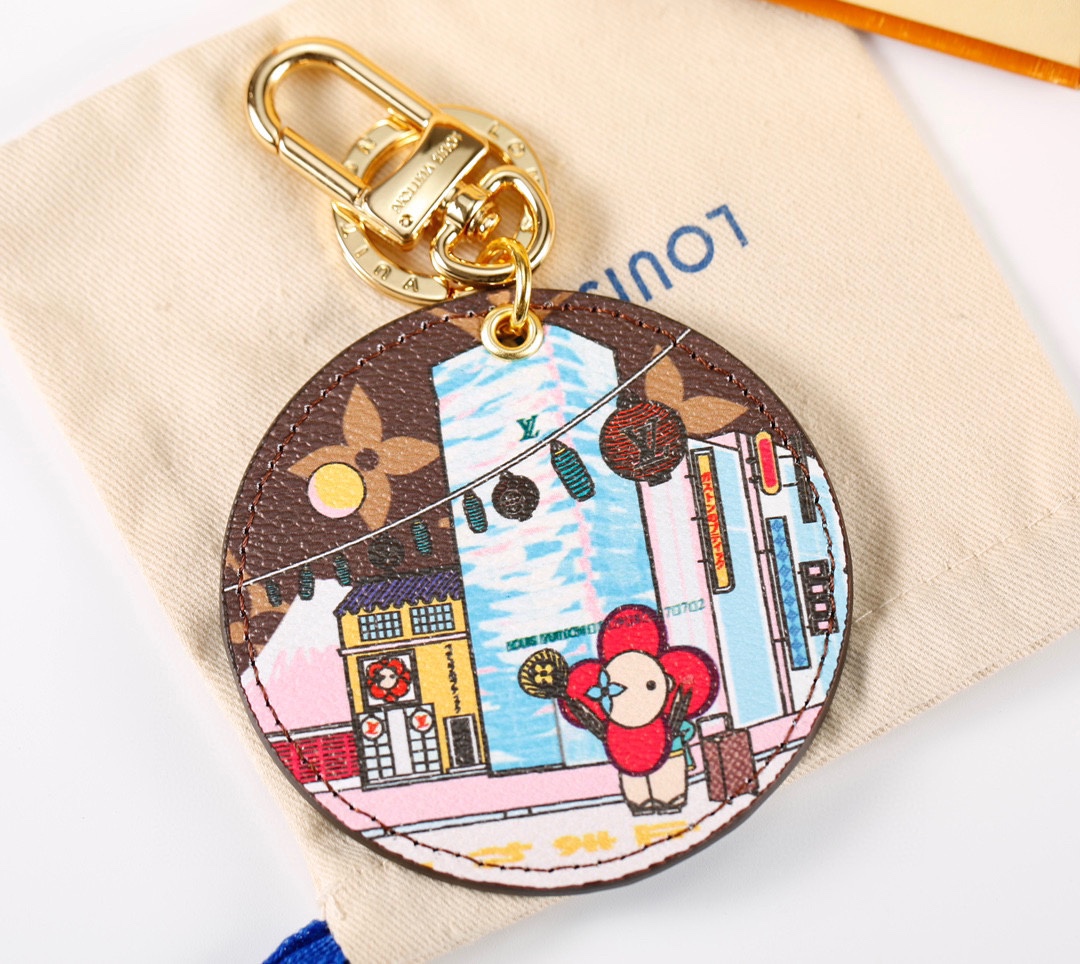 Leather travel keychain with circle design and sunny flower