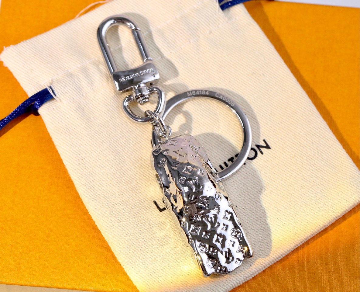 Side view of the silver car keychain.