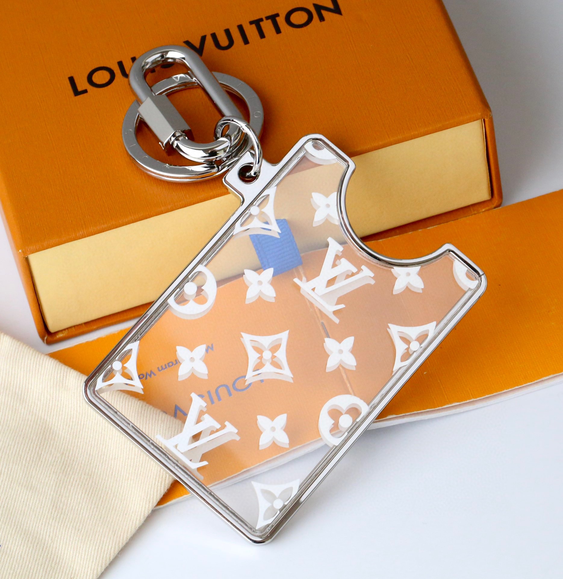 White leather keychain with card holder charm
