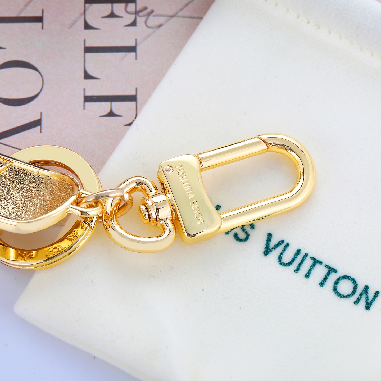 驴家🏠新款钥匙扣金色滑板🛹🤩

LOUIS VUITTON 滑轮设计金属钥匙扣 男款 金色
简约百搭车钥