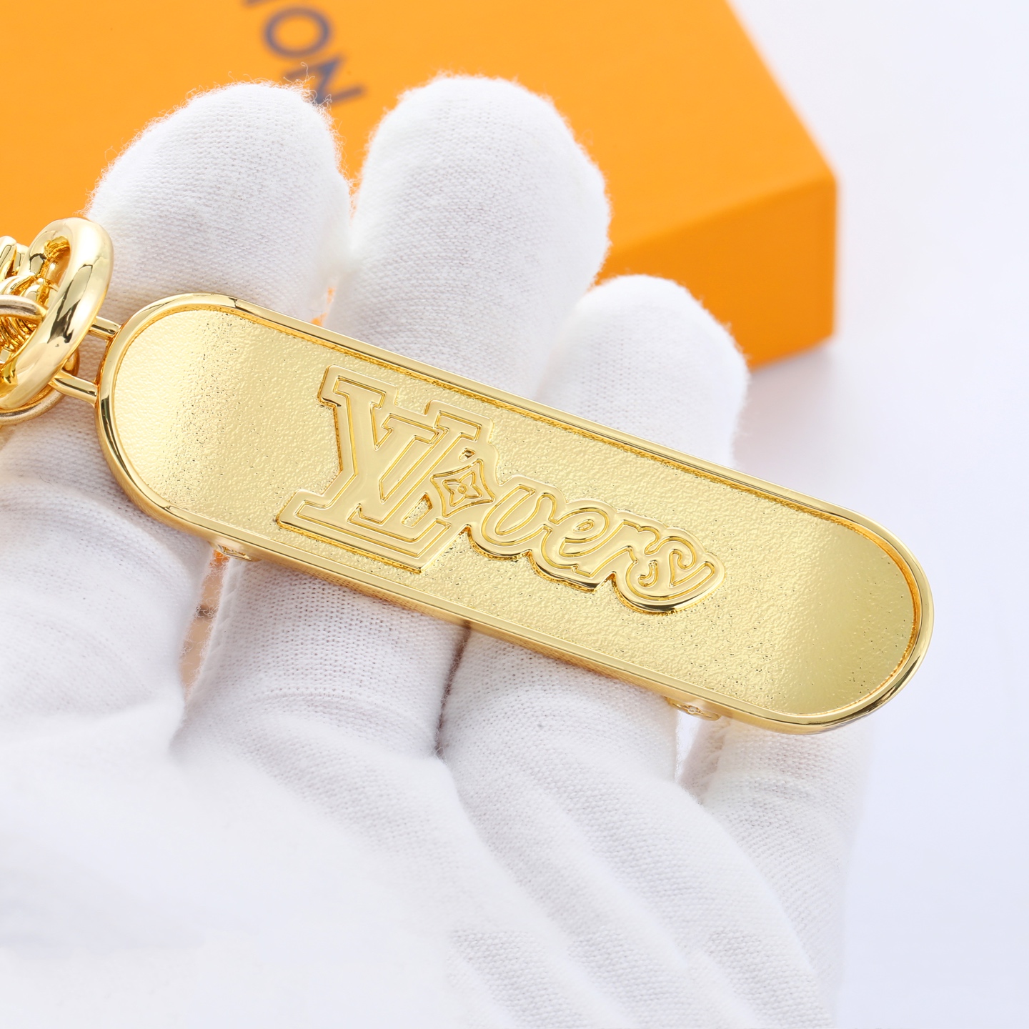 驴家🏠新款钥匙扣金色滑板🛹🤩

LOUIS VUITTON 滑轮设计金属钥匙扣 男款 金色
简约百搭车钥