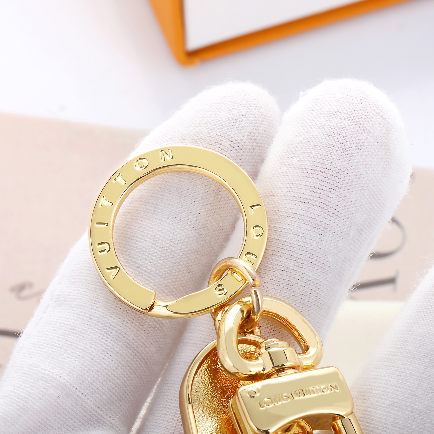 驴家🏠新款钥匙扣金色滑板🛹🤩

LOUIS VUITTON 滑轮设计金属钥匙扣 男款 金色
简约百搭车钥