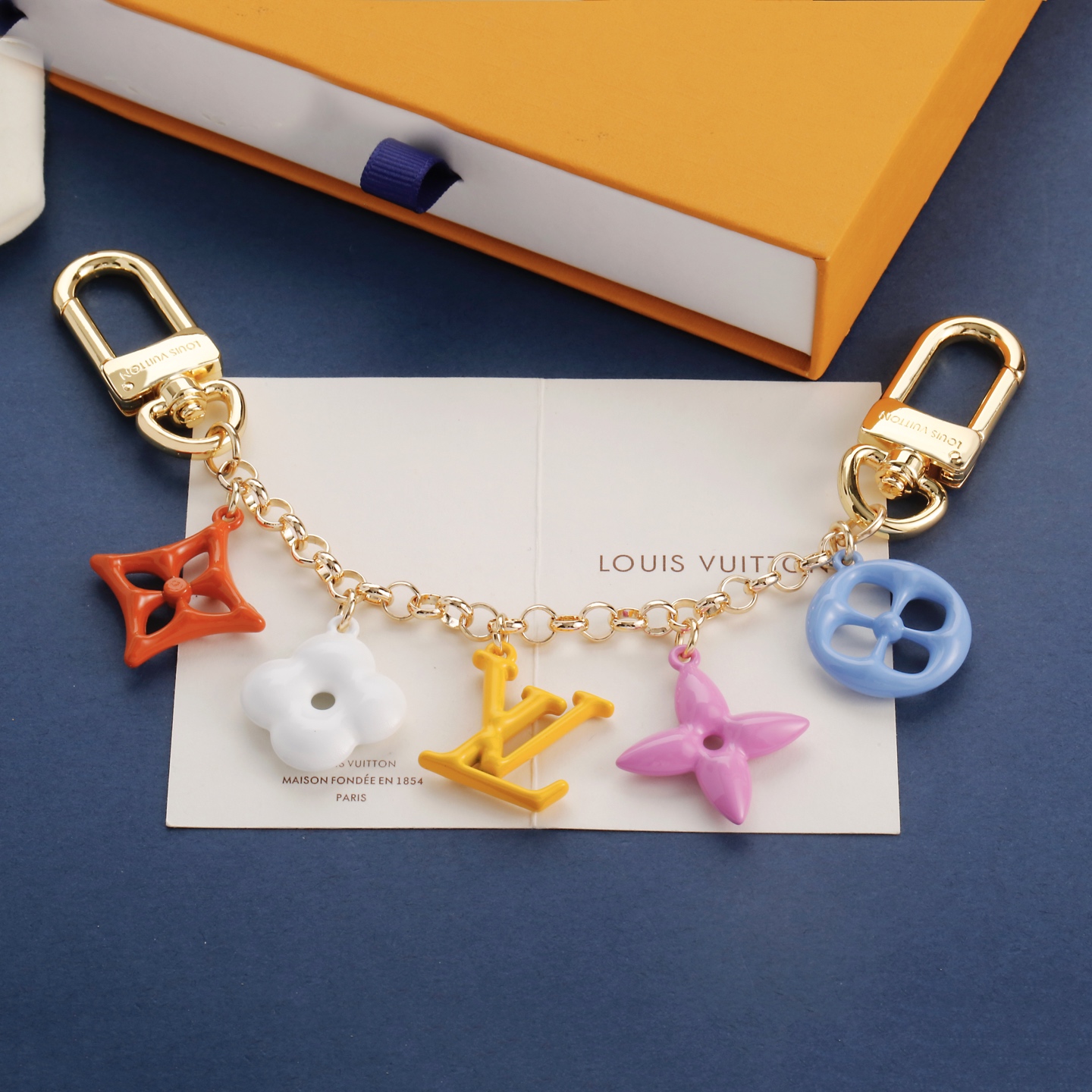 驴家🏠新款糖果色元素吊坠钥匙扣挂件🤩

新款✨路易威登Louis Vuitton LV与90后艺术家一钿