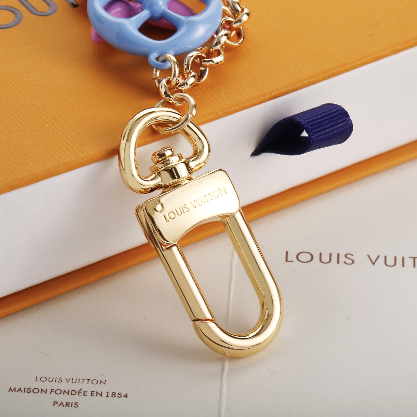 驴家🏠新款糖果色元素吊坠钥匙扣挂件🤩

新款✨路易威登Louis Vuitton LV与90后艺术家一钿