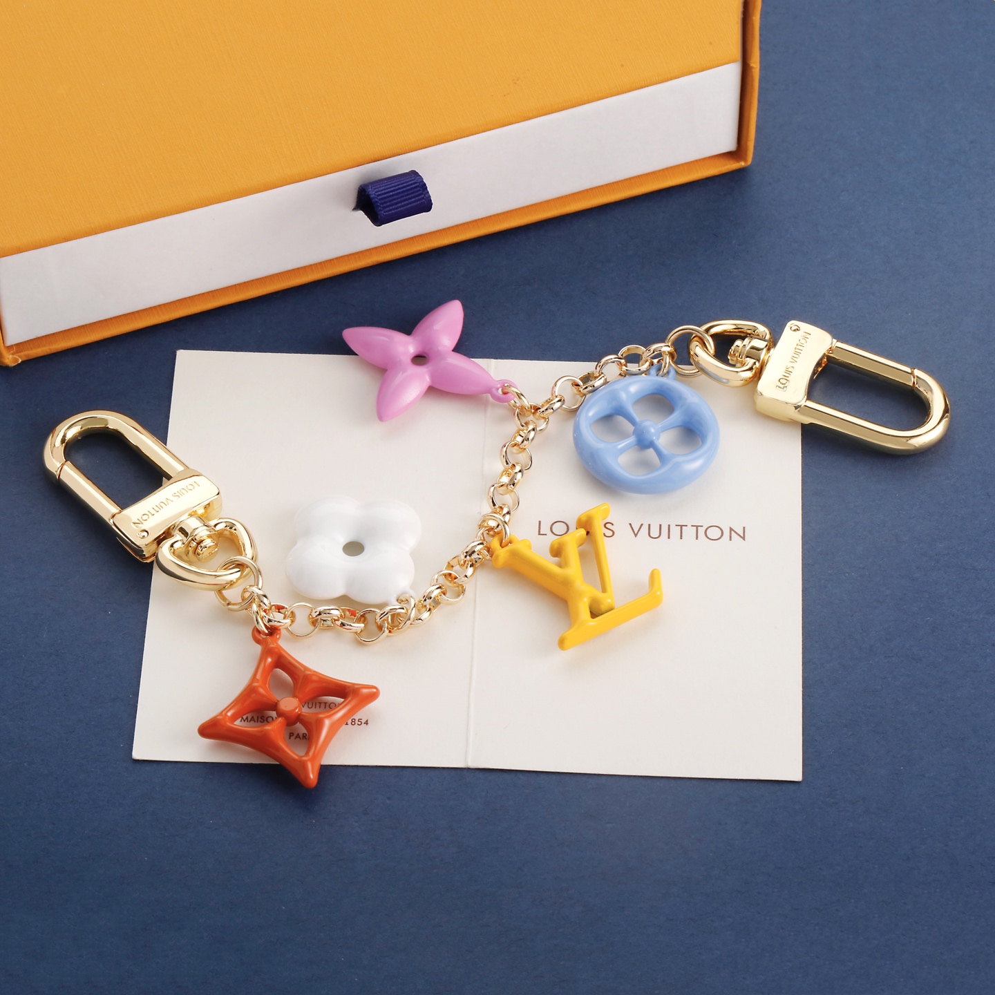 驴家🏠新款糖果色元素吊坠钥匙扣挂件🤩

新款✨路易威登Louis Vuitton LV与90后艺术家一钿