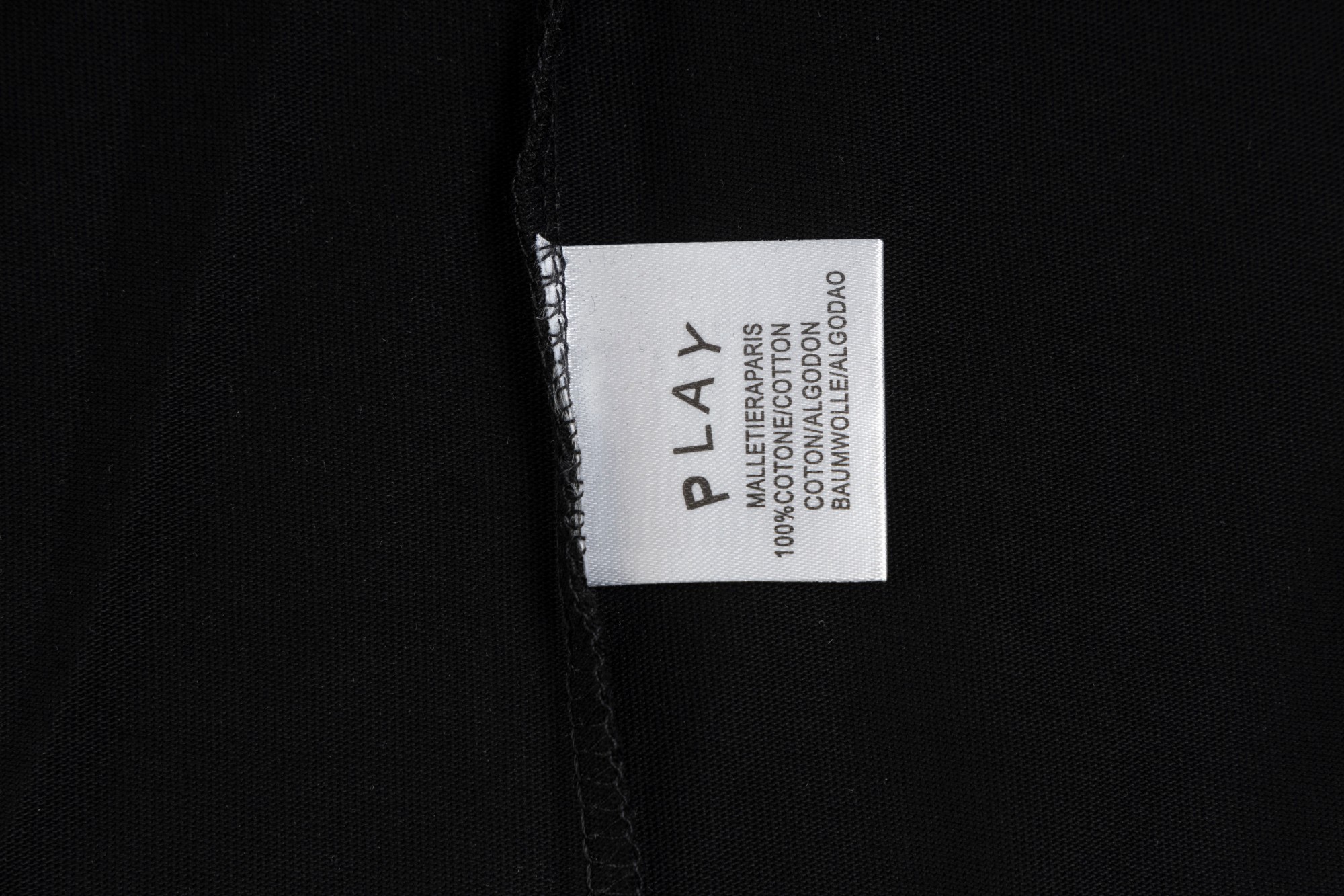 P88
川久保玲Comme des Garcons 袖子波点红倒心长袖

面料采用原一致薄纱单底棉 配套螺纹 
颜色： 黑色 白色
尺码：S-XL
