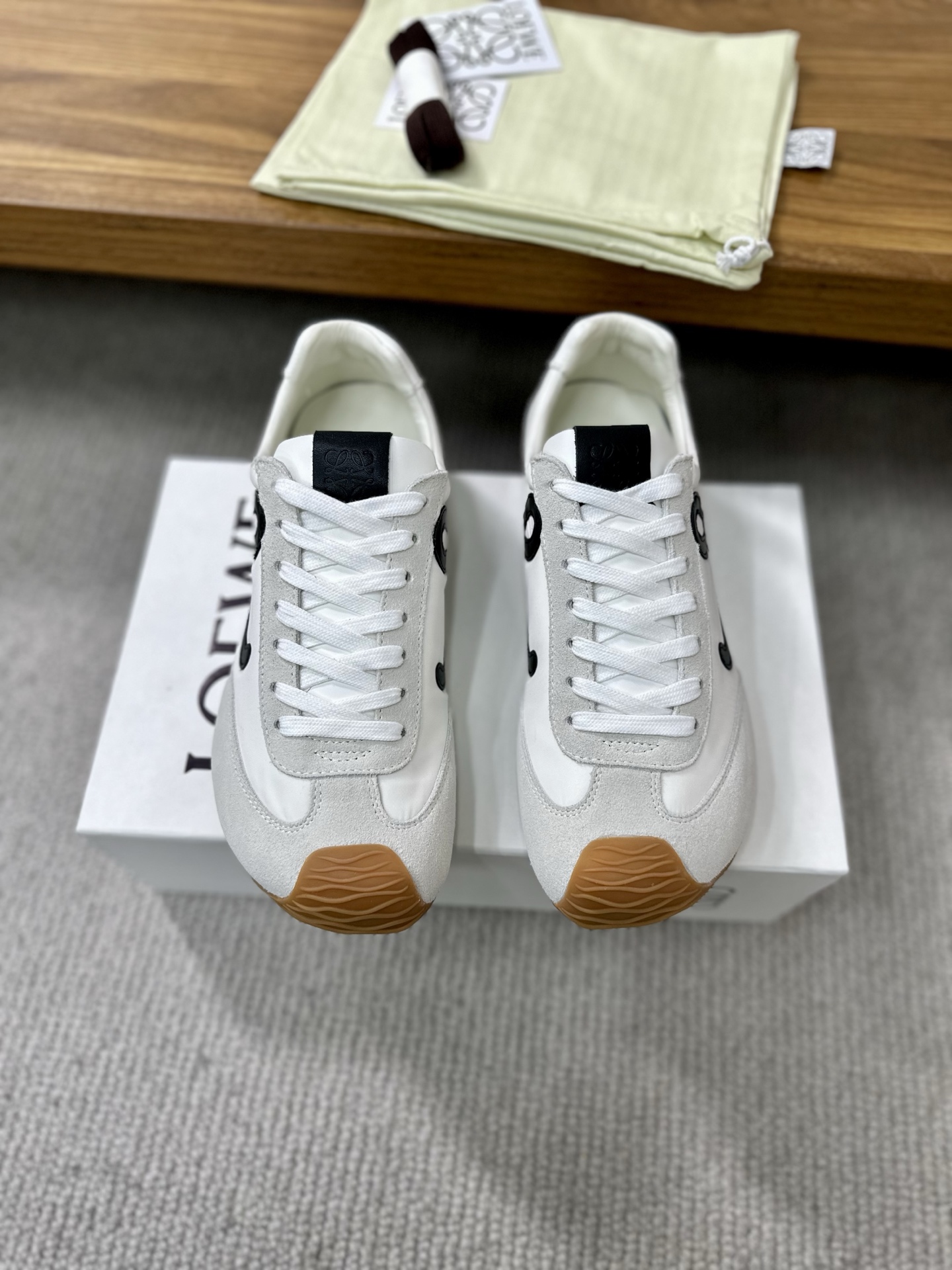 NO:273160,2025Loewe/Luo Yiwei’s new hit model, Wang Yibo and many celebrities are the same model!  Couple sneakers, German training shoes. The highest version!  Purchase quality!  Original 1:1 replica, TPU bottom!  New color retro series running shoes, standard size, light and breathable on the upper part. Fabric imported beef velvet/cowhide/imported silk cloth, imported sheepskin insoles, high elastic breast pads/imported sheepskin women's size 35–41 (41 custom made only, no return or exchange) Men's size 39–45,,loewe,loewe,sneakers,cowhide,sheepskin198609092025Loewe/罗意威新款爆款 王一博及众多明星同款！ 情侣款运动鞋德训鞋. 最高版本！代购品质！ 原版1:1复刻,TPU大底！ 全新配色复古系列跑鞋,标准码数, 上脚轻盈服适透气. 面料进口牛反绒/牛皮/进口丝绸布 内里进口羊皮 鞋垫高弹乳垫/进口羊皮 女码35–41（41只定做不退换） 男码39–45,,loewe,loewe,sneakers,cowhide,sheepskin,Men's shoes