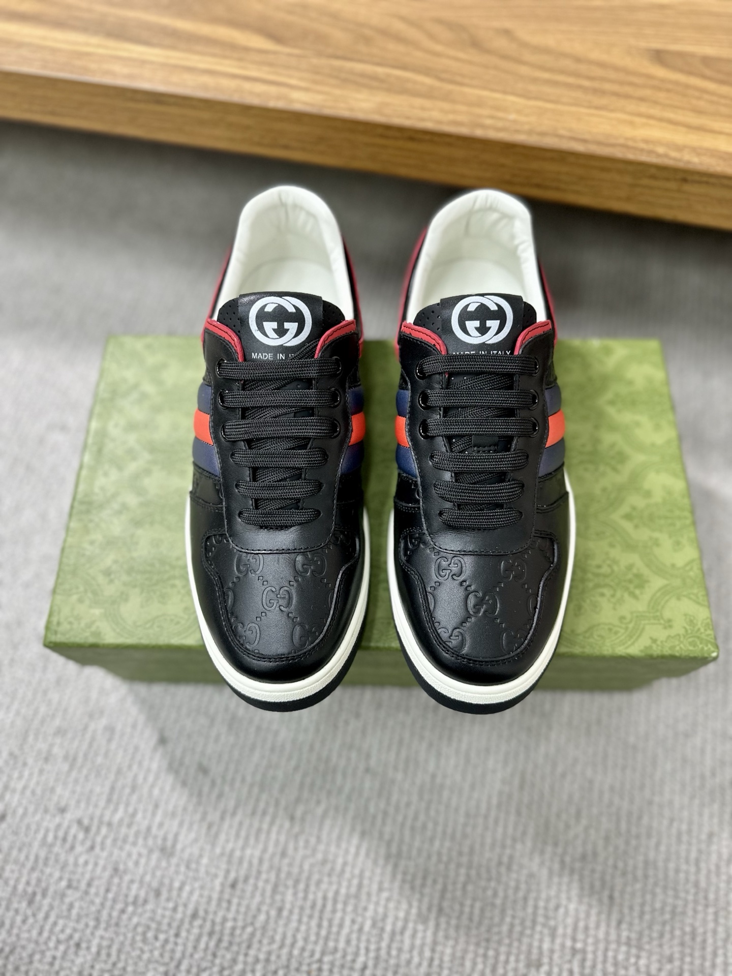 NO:273616,【Gucci】Gucci - High-end quality Original single casual sneakers - Upper with a slapped calfskin, reverse velvet calfskin, tongue. Heel; Silk-print brand totem - Inner water dyed cowhide - Outsole ultra-light TPR·rubber; Two-color molded sole - Ultra-high quality control·fine workmanship highlighted (high-end, noble, grade) -Size 38-44 (45, custom made),,gucci,gucci,sneakers,cowhide19860909【Gucci】古驰 -高端品质 原单休闲运动鞋 -鞋面摔纹小牛皮、反绒小牛皮、鞋舌.后跟；丝印品牌图腾 -内里水染牛皮 -大底超轻TPR·橡胶；双色成型大底 -超高品控·做工精细凸显(高端·贵气·档次) -Size 38-44（45,可订做),,gucci,gucci,sneakers,cowhide,Men's shoes