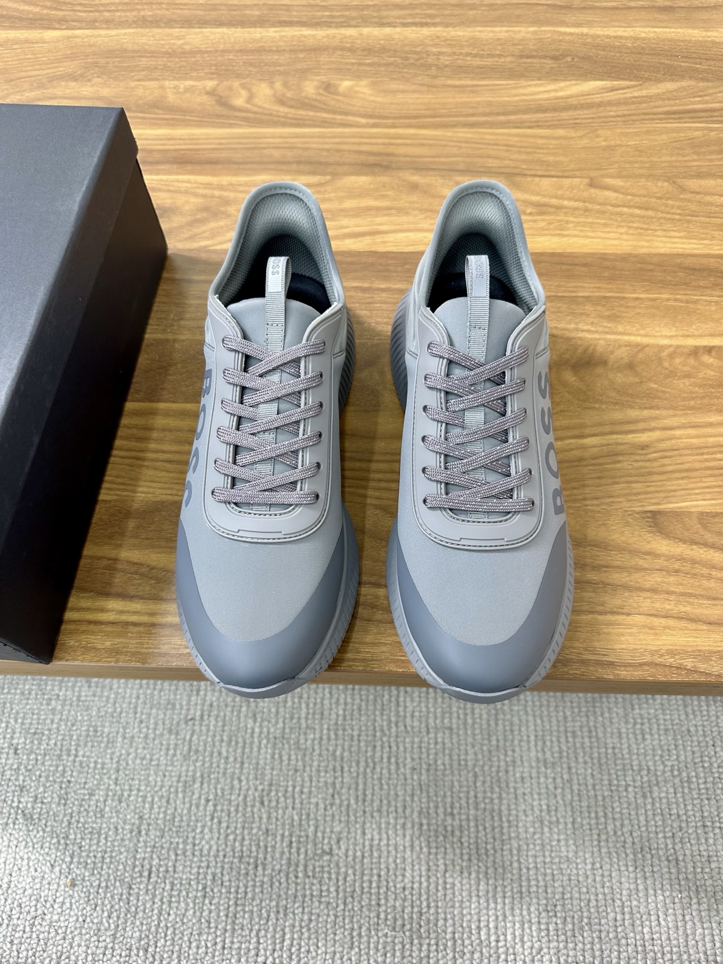 NO:345396,Boss men's casual sneakers, original mold opening, upper is made of Italian imported Feimao mesh splicing material, soft and comfortable on the feet. The original TPU foamed big soles feel soft and light!  Size38-44 (45 custom made, sneakers19860909Boss男士休闲运动鞋,原版开模,鞋面采用意大利进口飞织网面拼接材质,上脚柔软舒适 原版TPU发泡大底脚感柔软轻便！ Size38-44（45订做,,sneakers,Men's shoes
