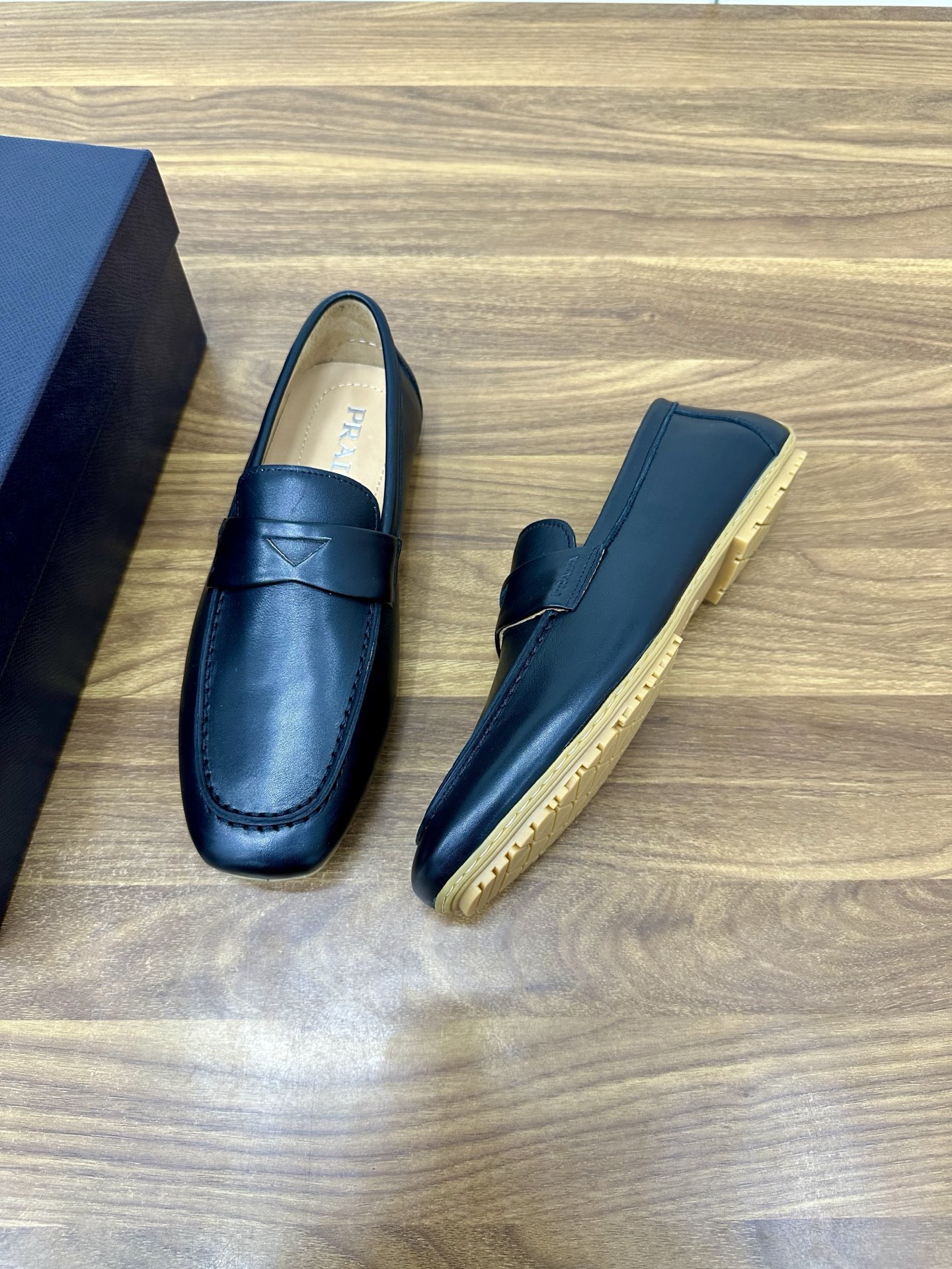 Мужские лоферы Prada