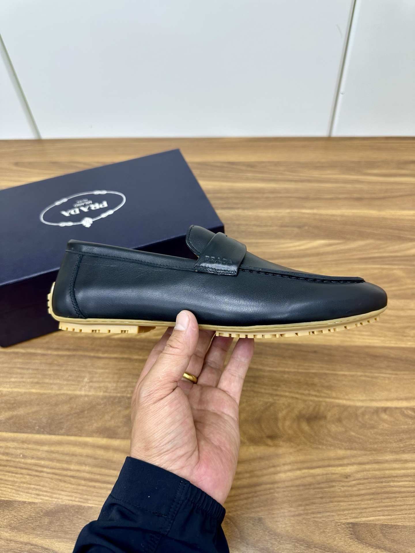 Мужские лоферы Prada